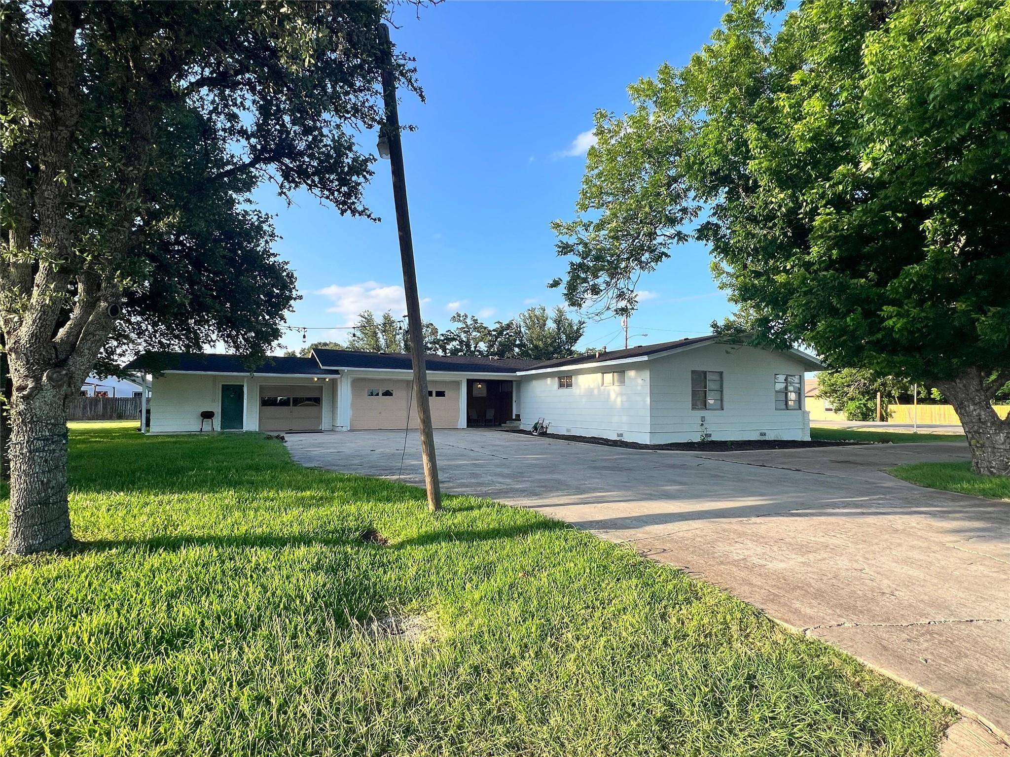 213 S Fm 1660, Hutto, TX 78634