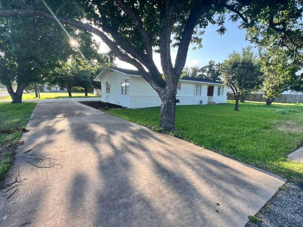 213 S Fm 1660, Hutto, TX 78634