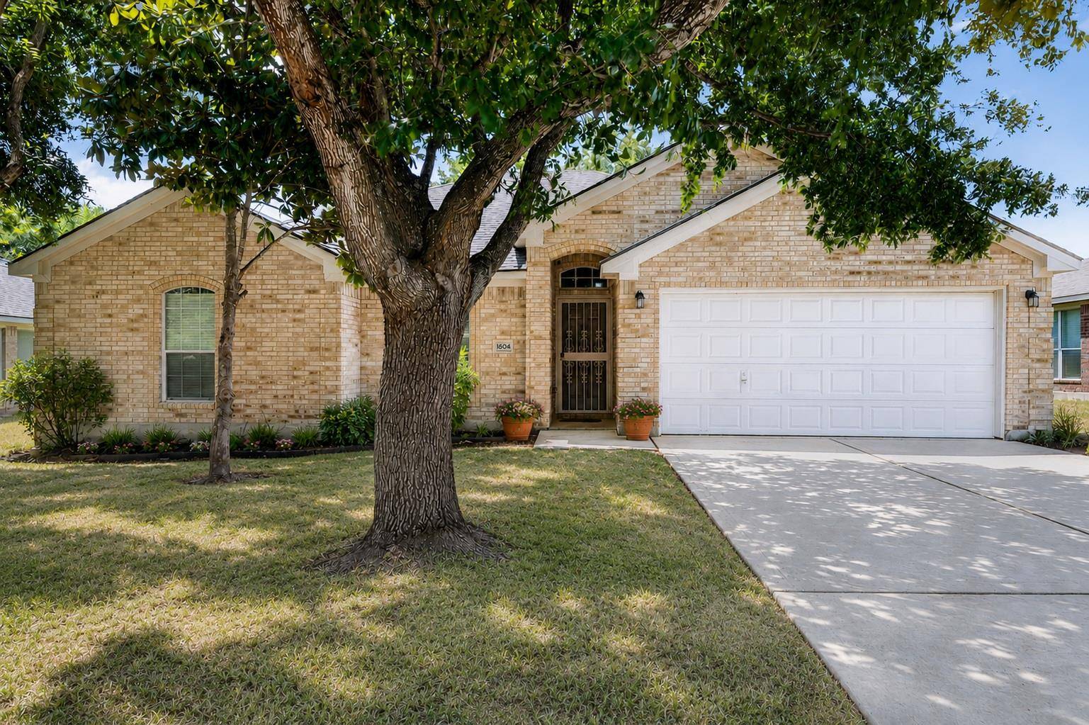 1604 Prickly Pear ST, Lockhart, TX 78644