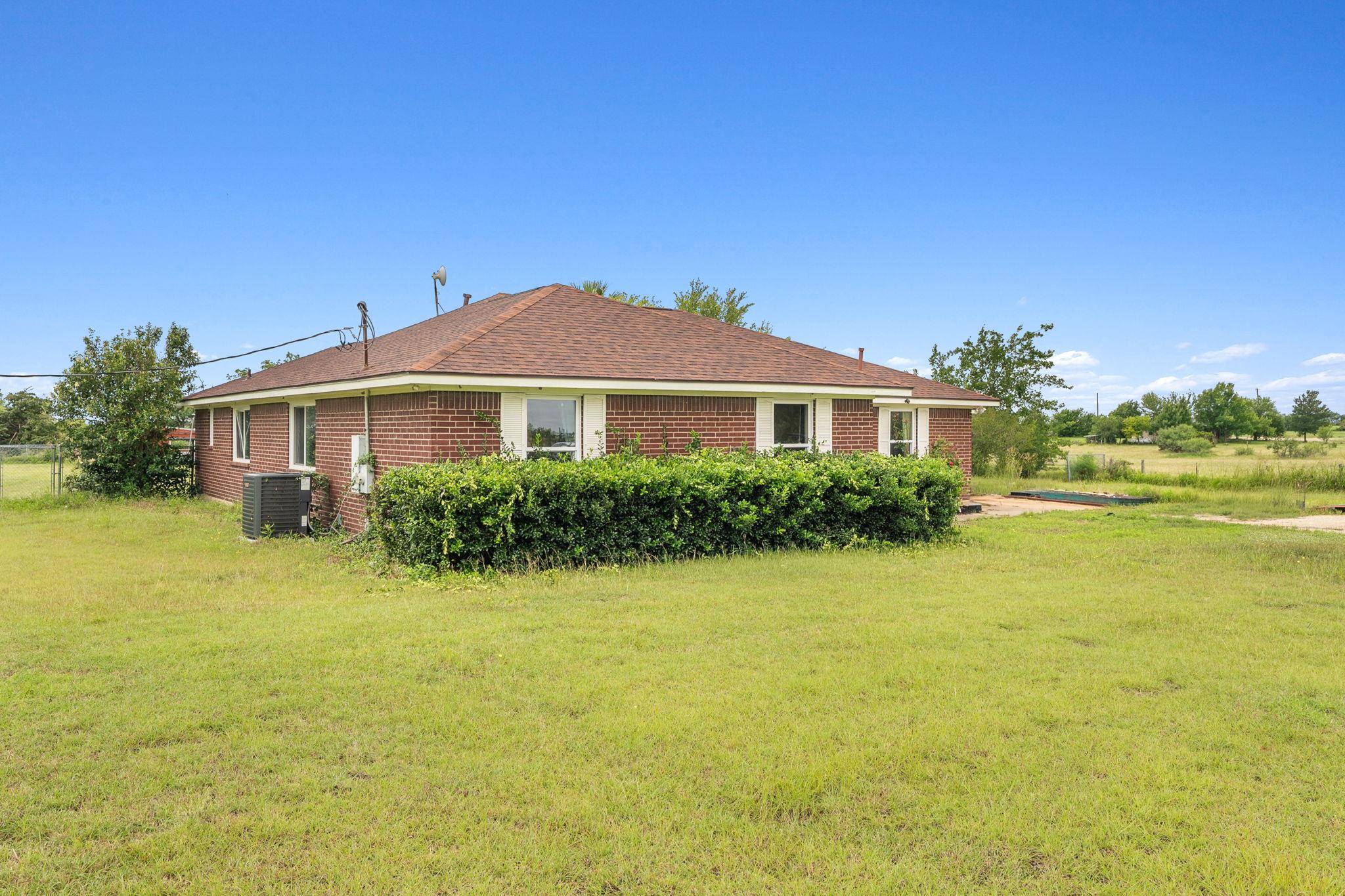 2050 County Road 129, Taylor, TX 76574