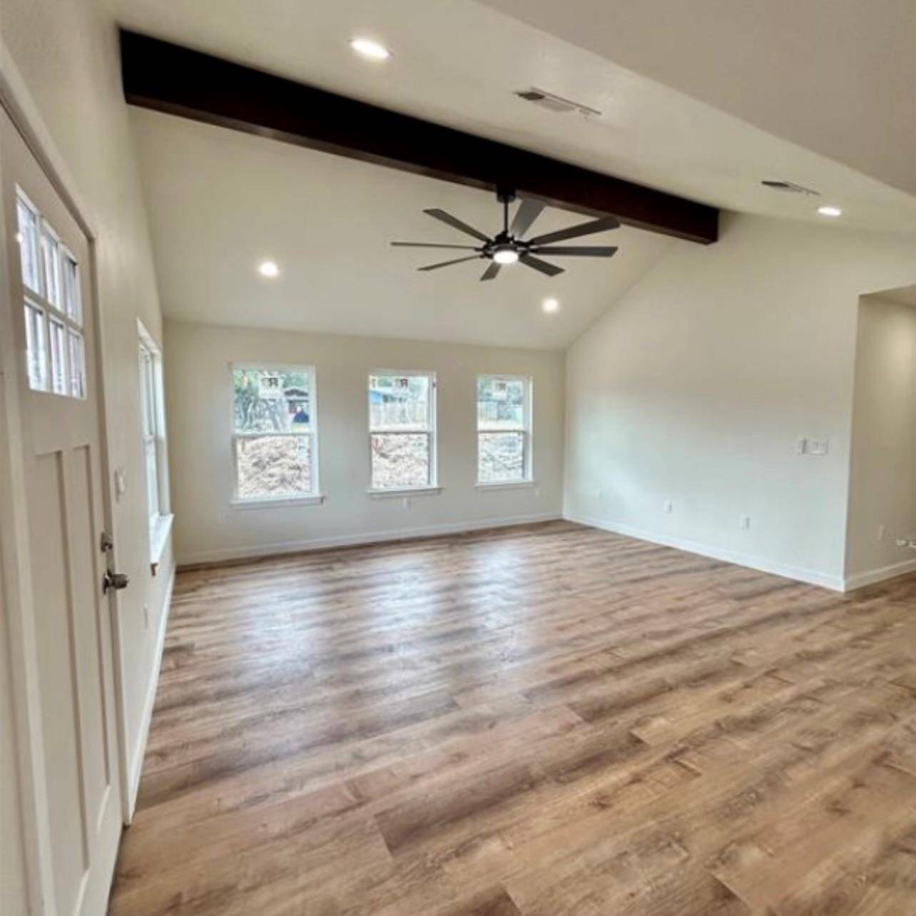 1127 Greenhill DR, Canyon Lake, TX 78133