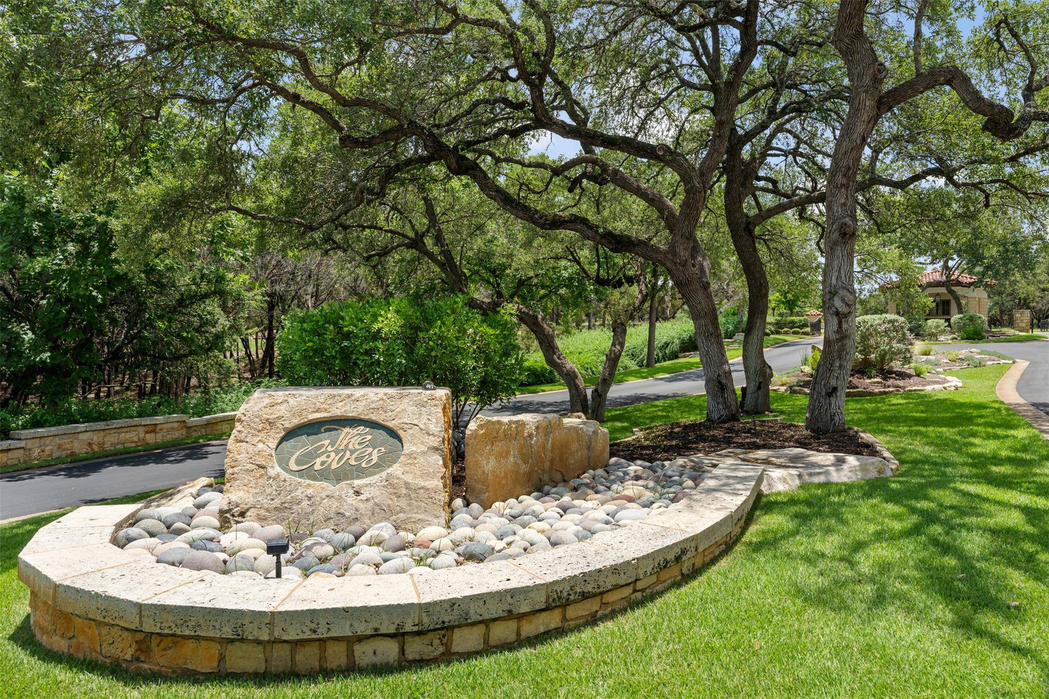 906 Moonlight Bay DR, Spicewood, TX 78669