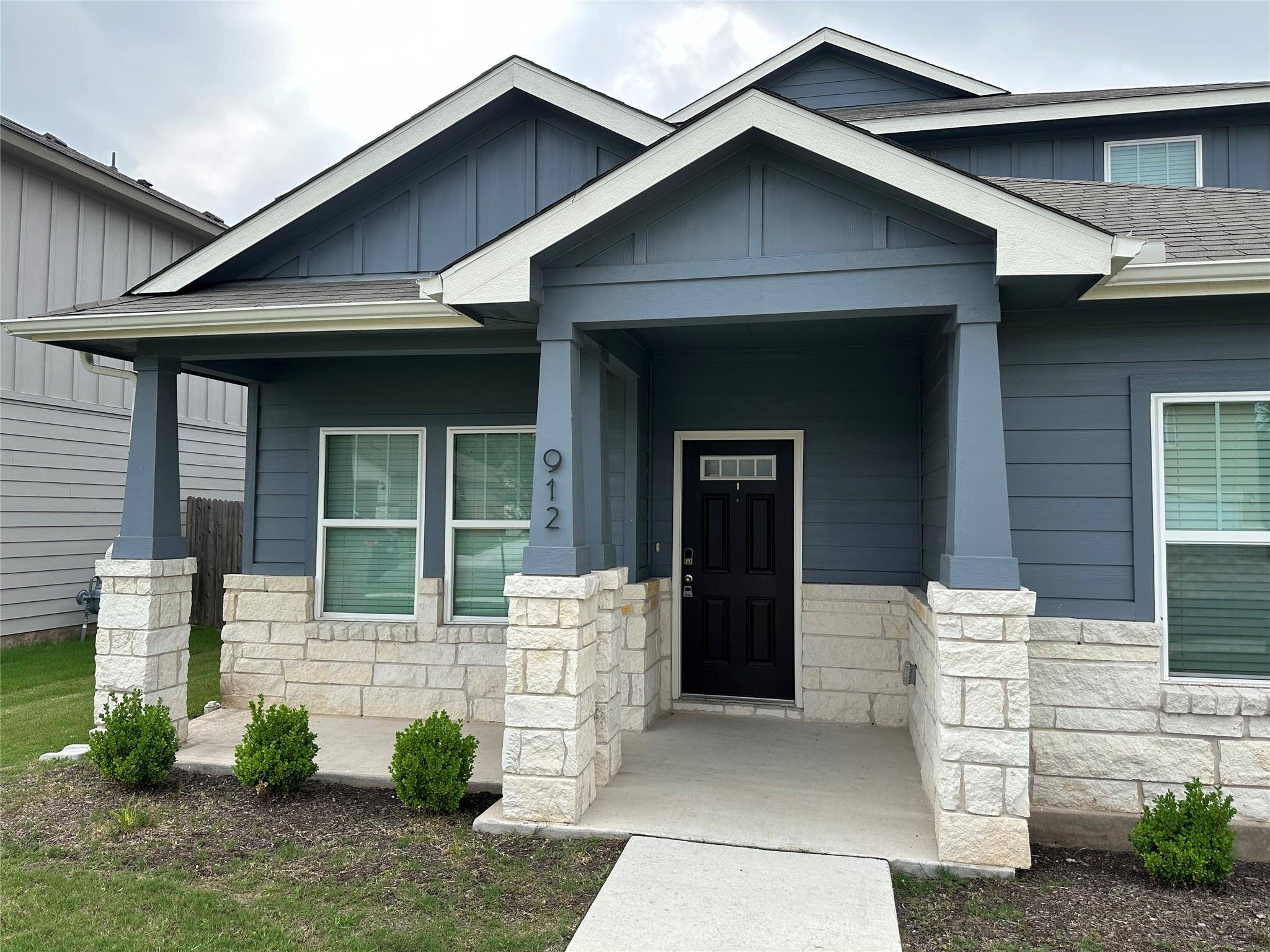 912 Main ST, Hutto, TX 78634