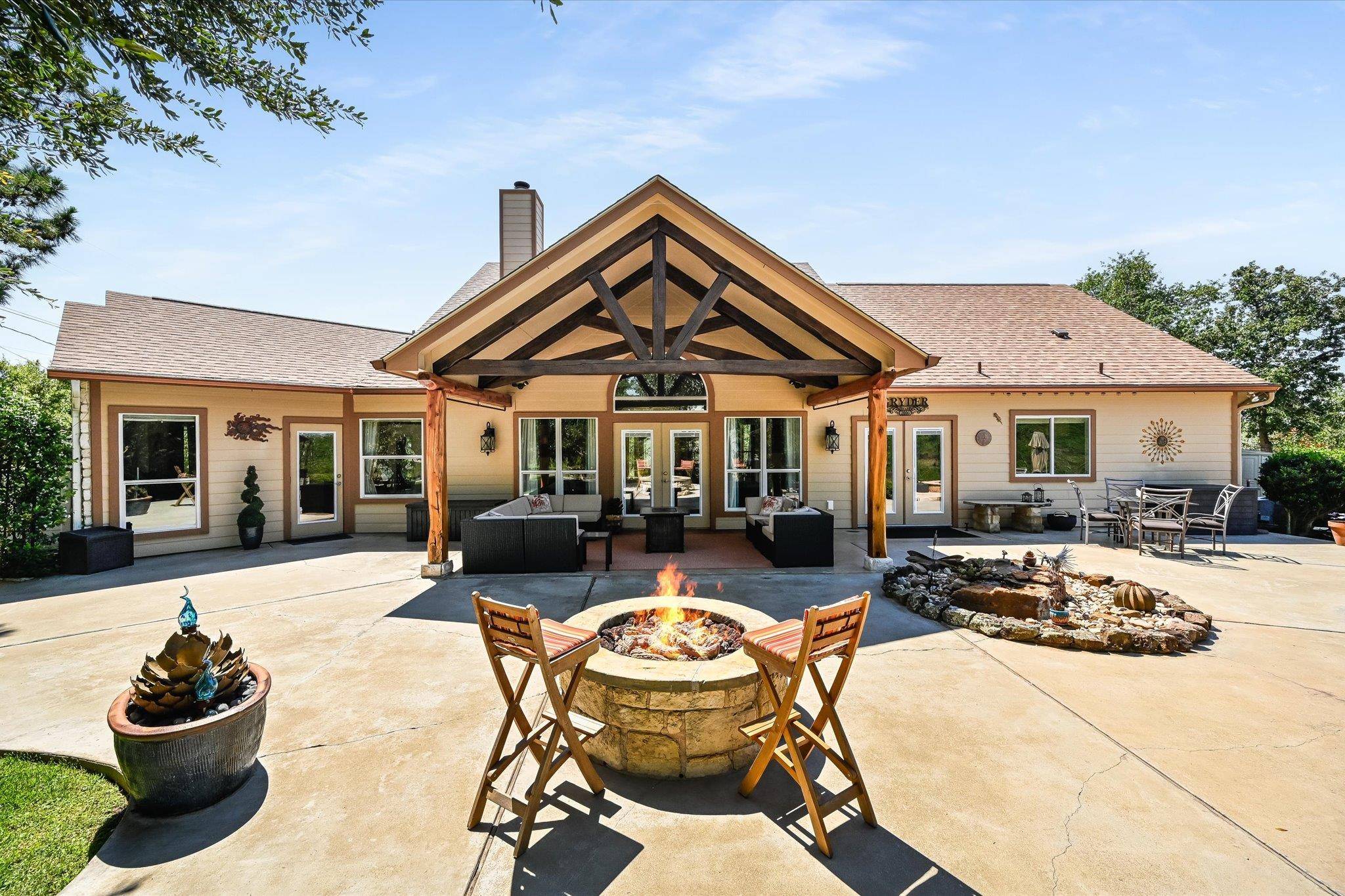 102 Osprey CIR, Bastrop, TX 78602