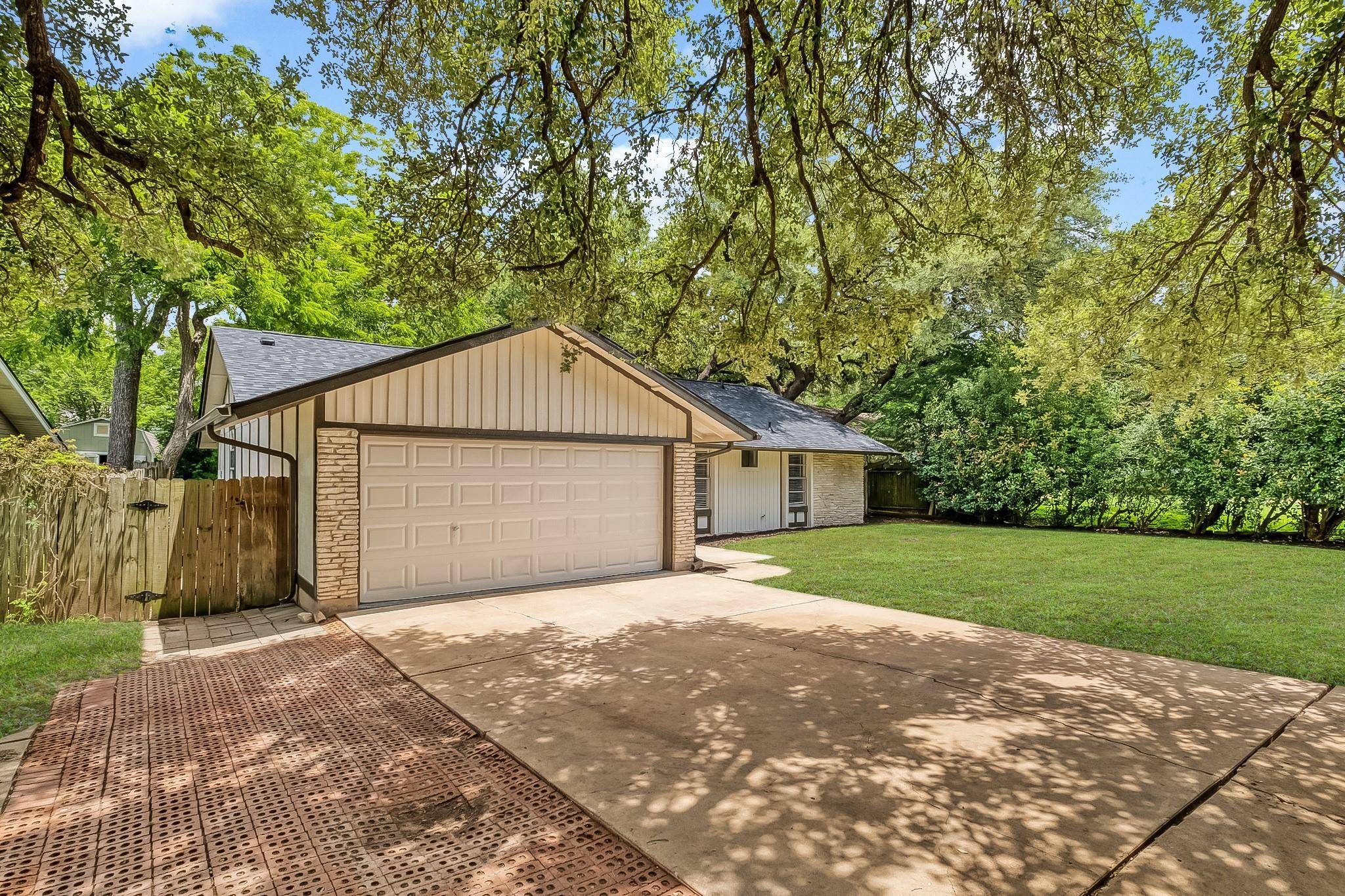 10417 Firethorn LN, Austin, TX 78750