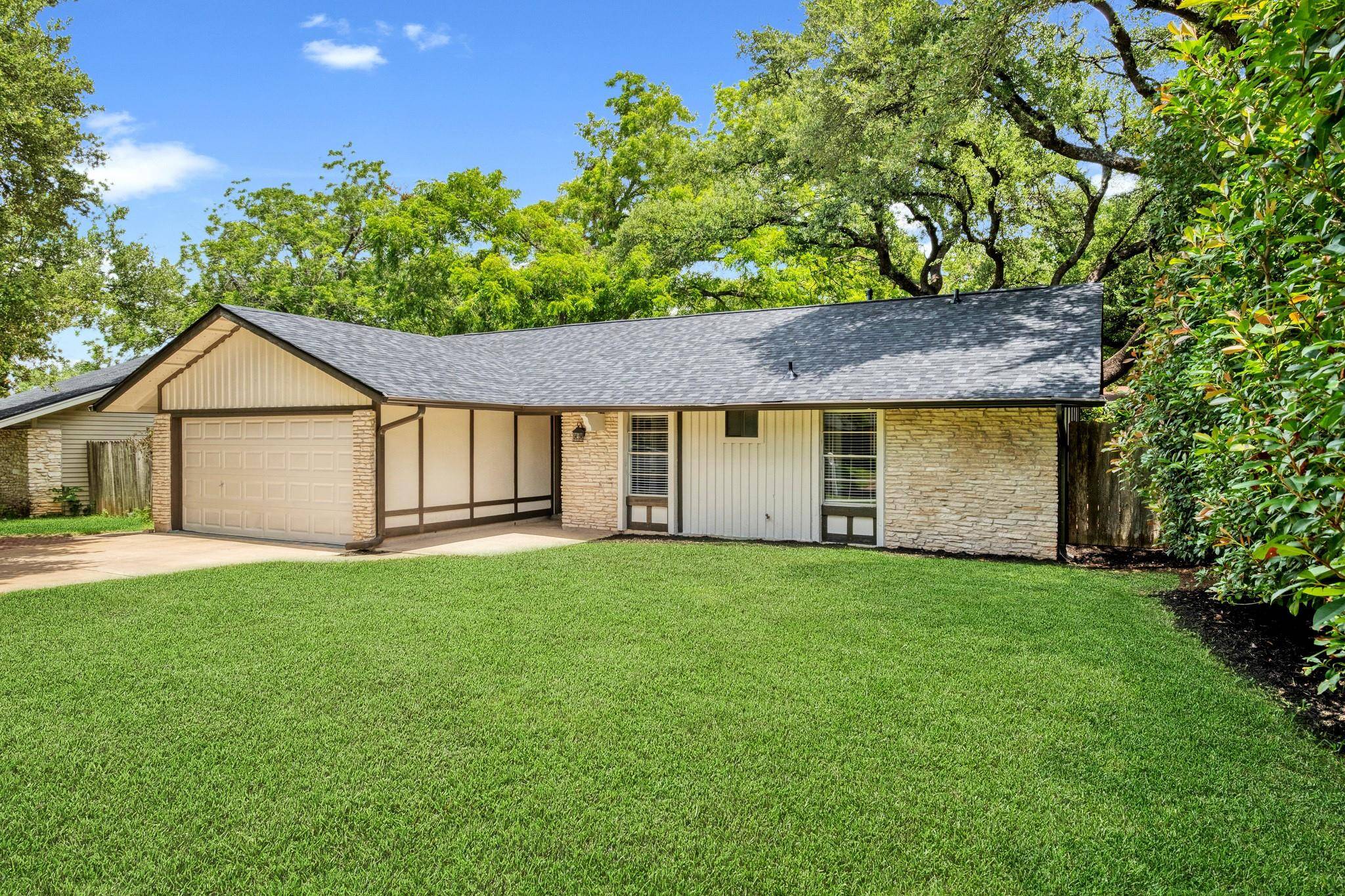 10417 Firethorn LN, Austin, TX 78750
