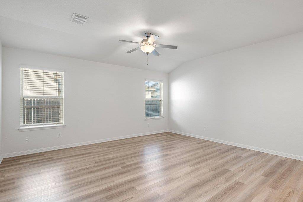 121 Oakdale Meadows LN, Hutto, TX 78634
