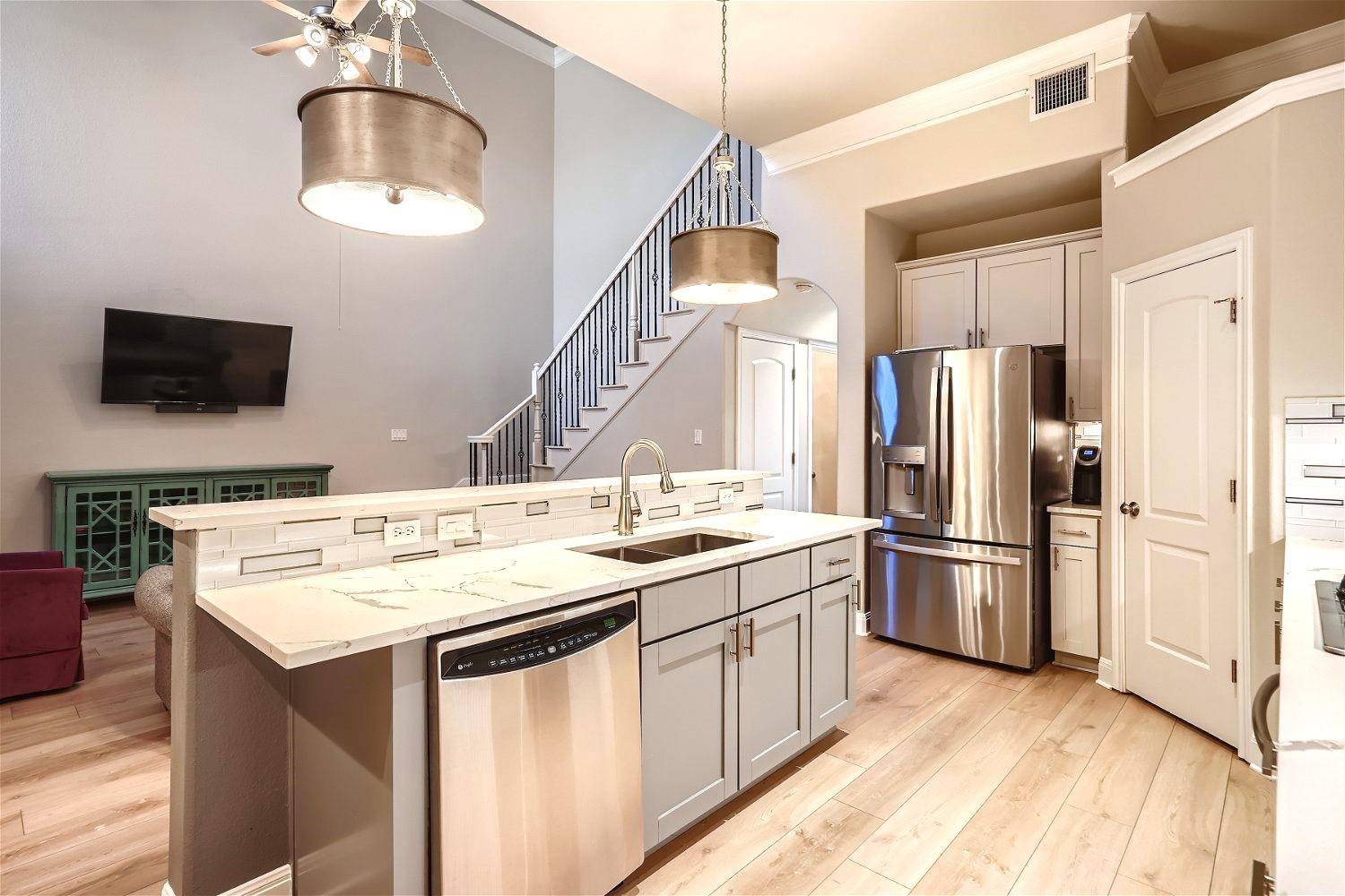 216 Sunrise Ridge CV, Austin, TX 78738
