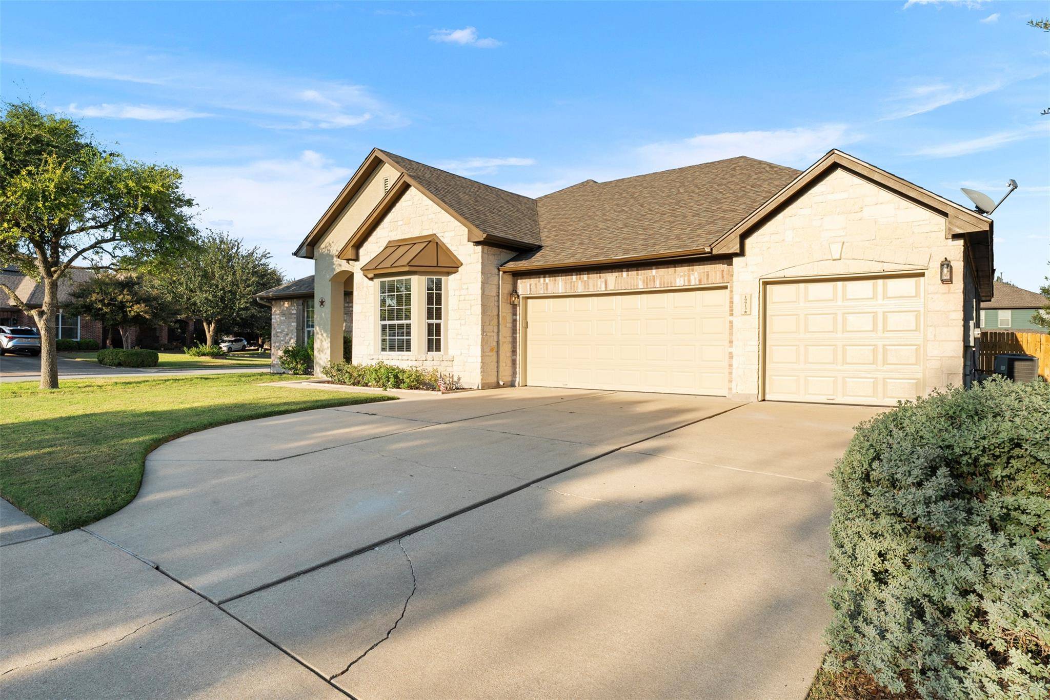 19913 Dornick Hills LN, Pflugerville, TX 78660