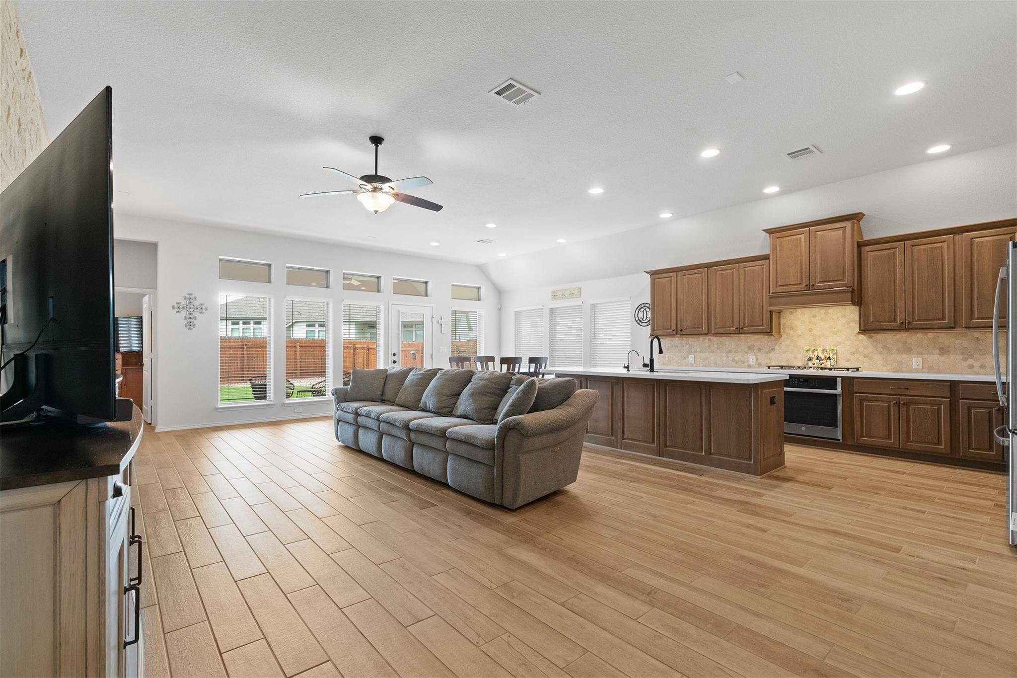 405 Glen Arbor DR, Liberty Hill, TX 78642