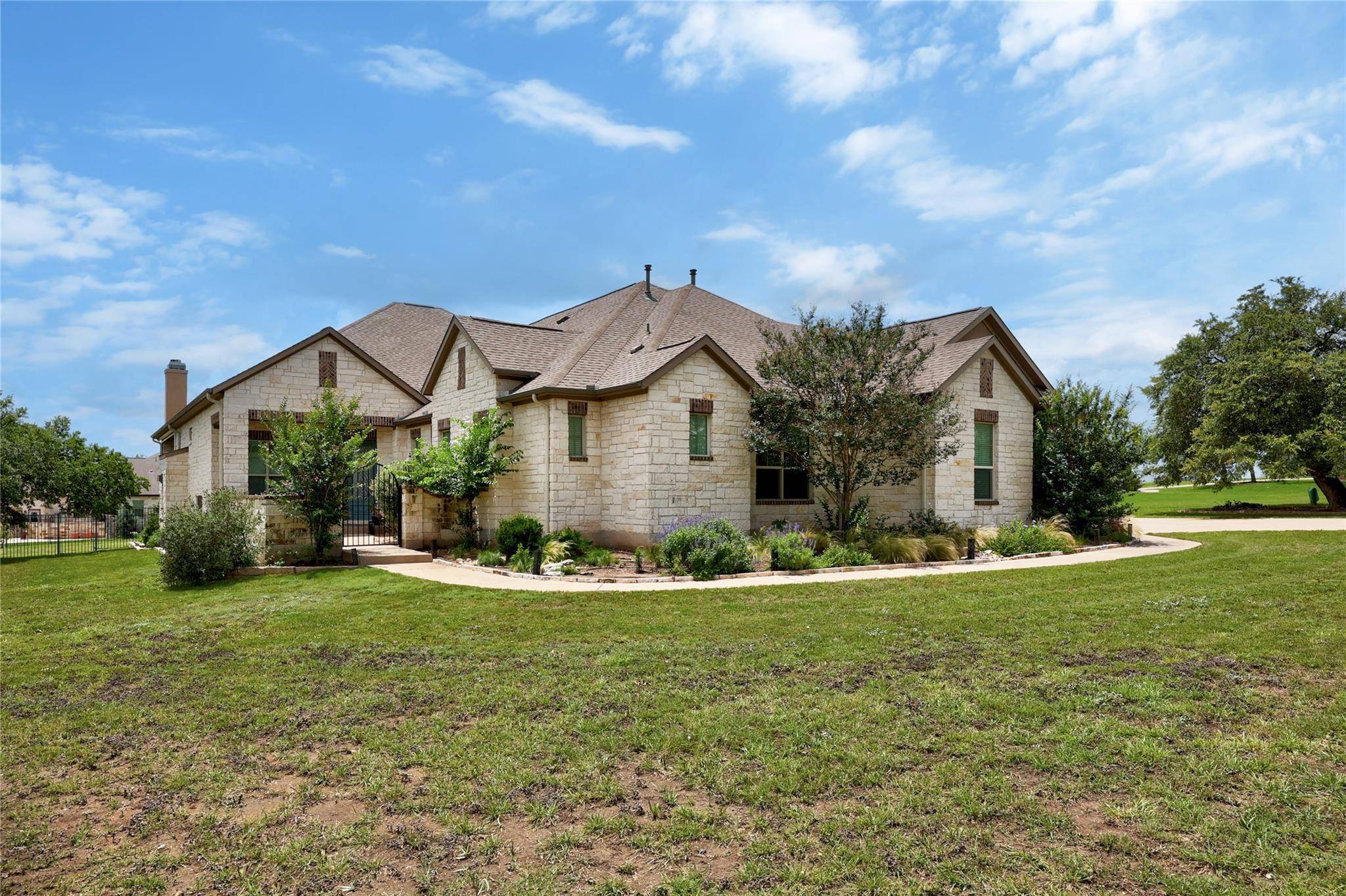 900 Hawthorne LOOP, Driftwood, TX 78619