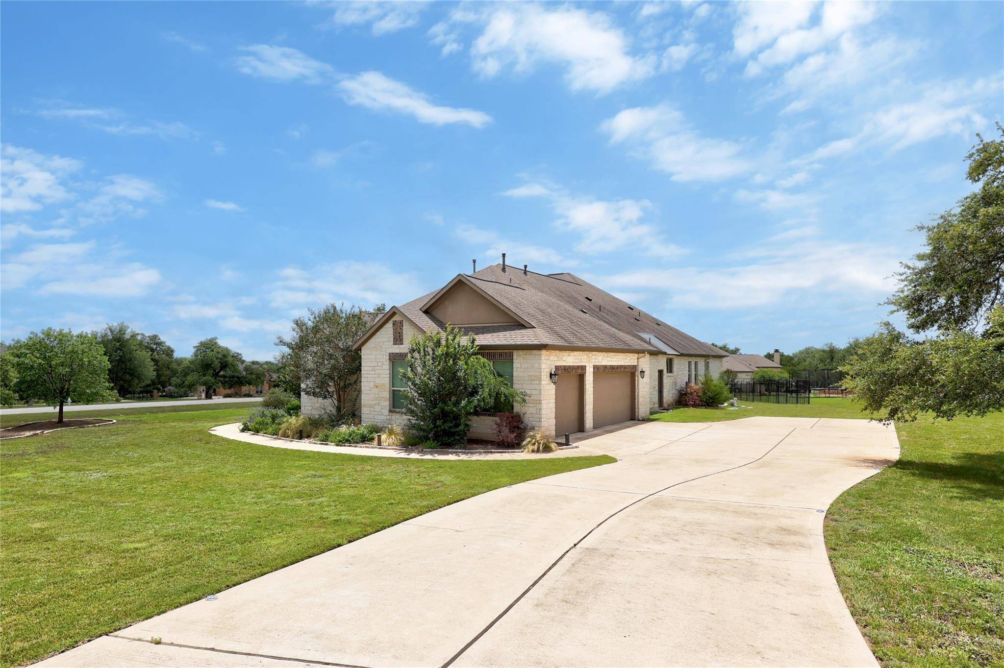 900 Hawthorne LOOP, Driftwood, TX 78619