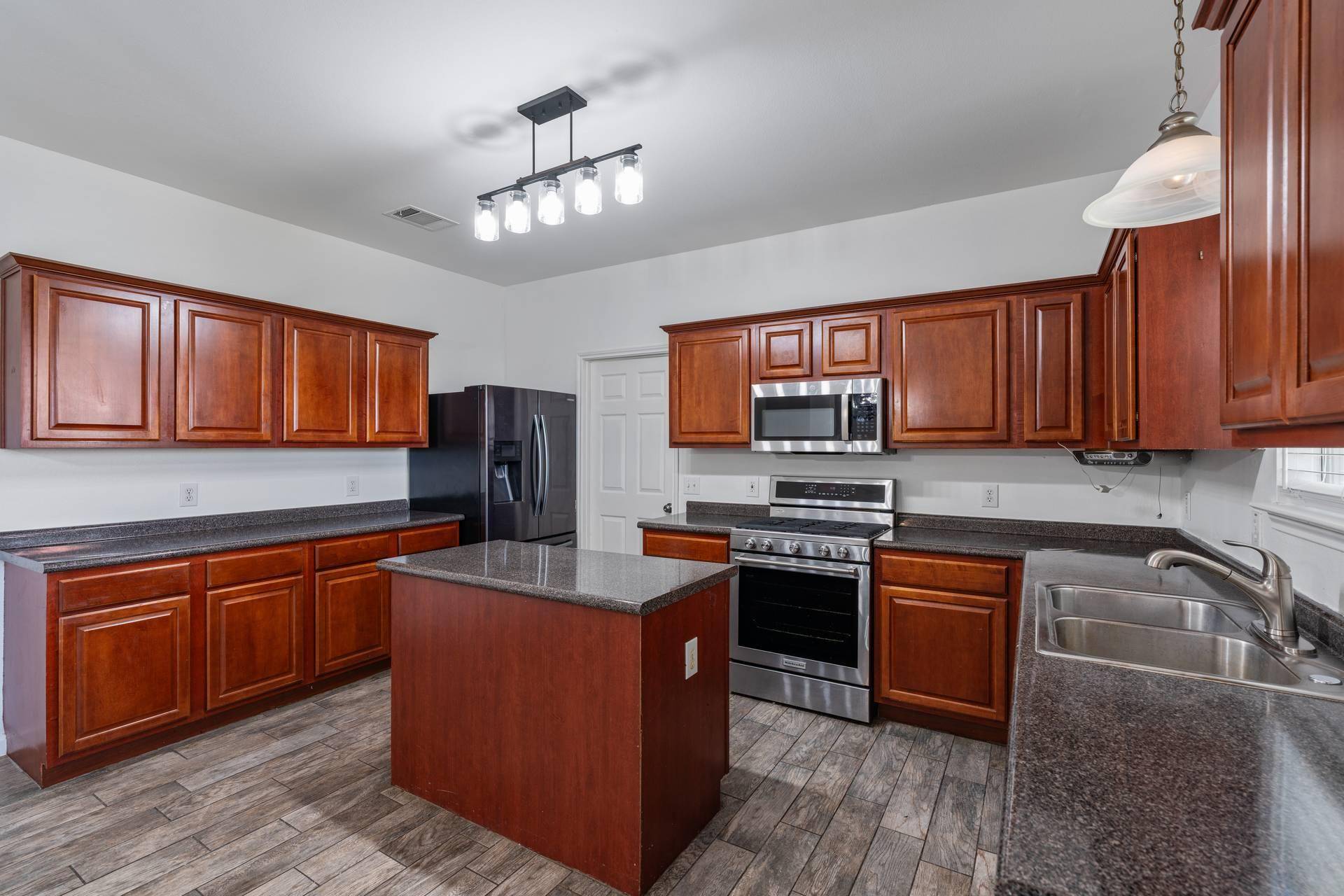 1404 Delia Chapa, Hutto, TX 78634