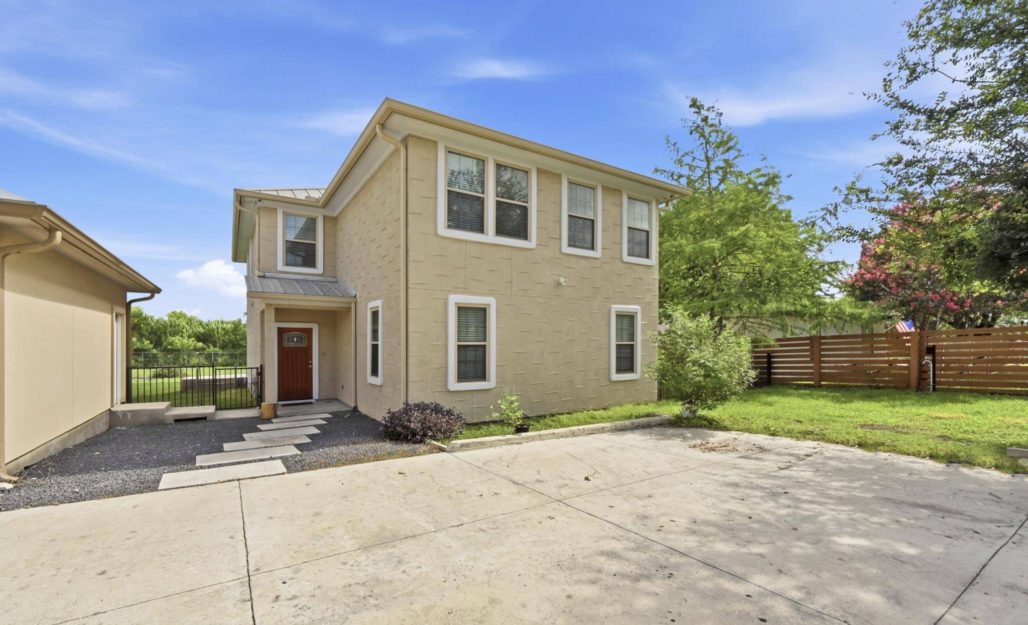 330 Howard LN, Buda, TX 78610