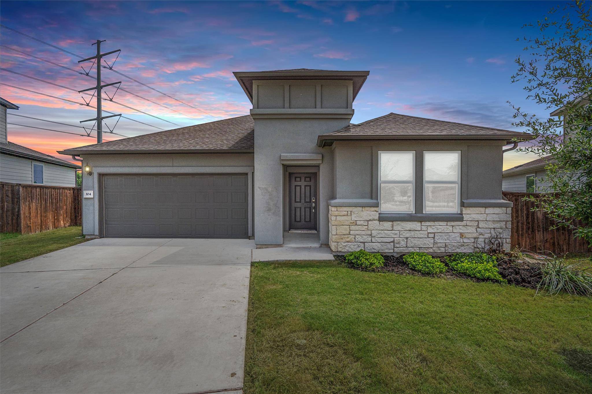 104 Stinchcomb RD, Hutto, TX 78634