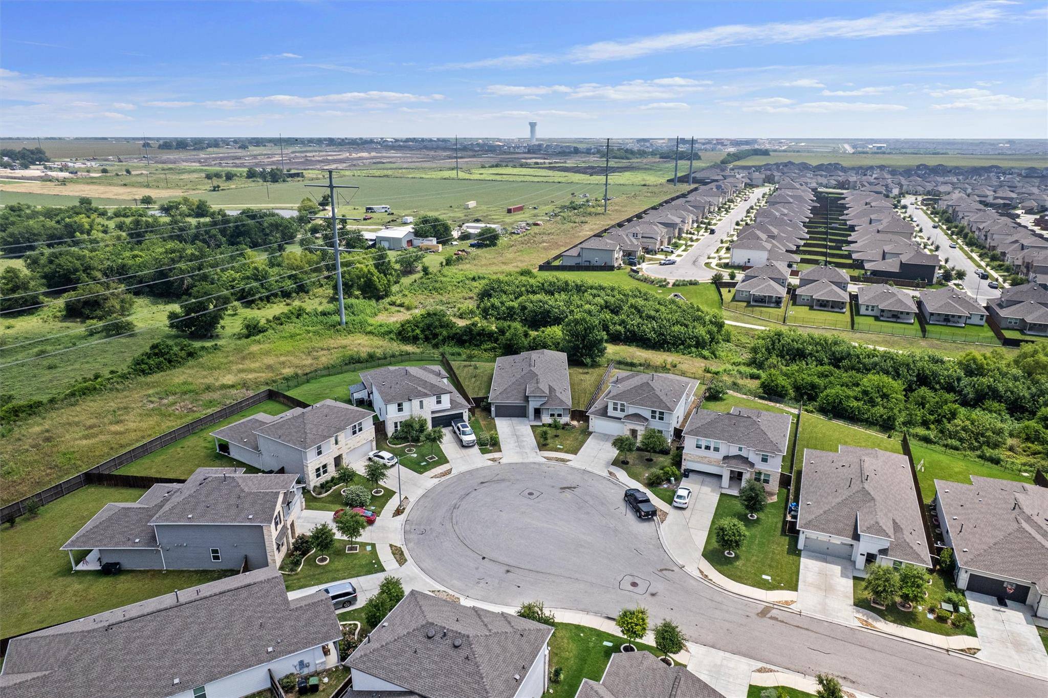 104 Stinchcomb RD, Hutto, TX 78634
