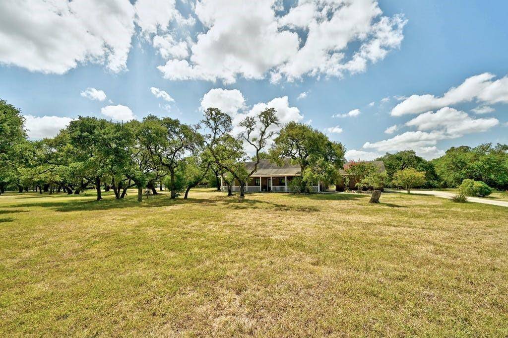 200 Oak Hollow LN, Buda, TX 78610