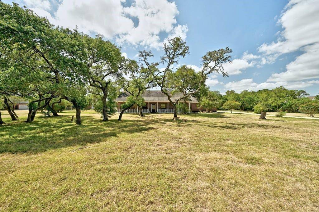 200 Oak Hollow LN, Buda, TX 78610