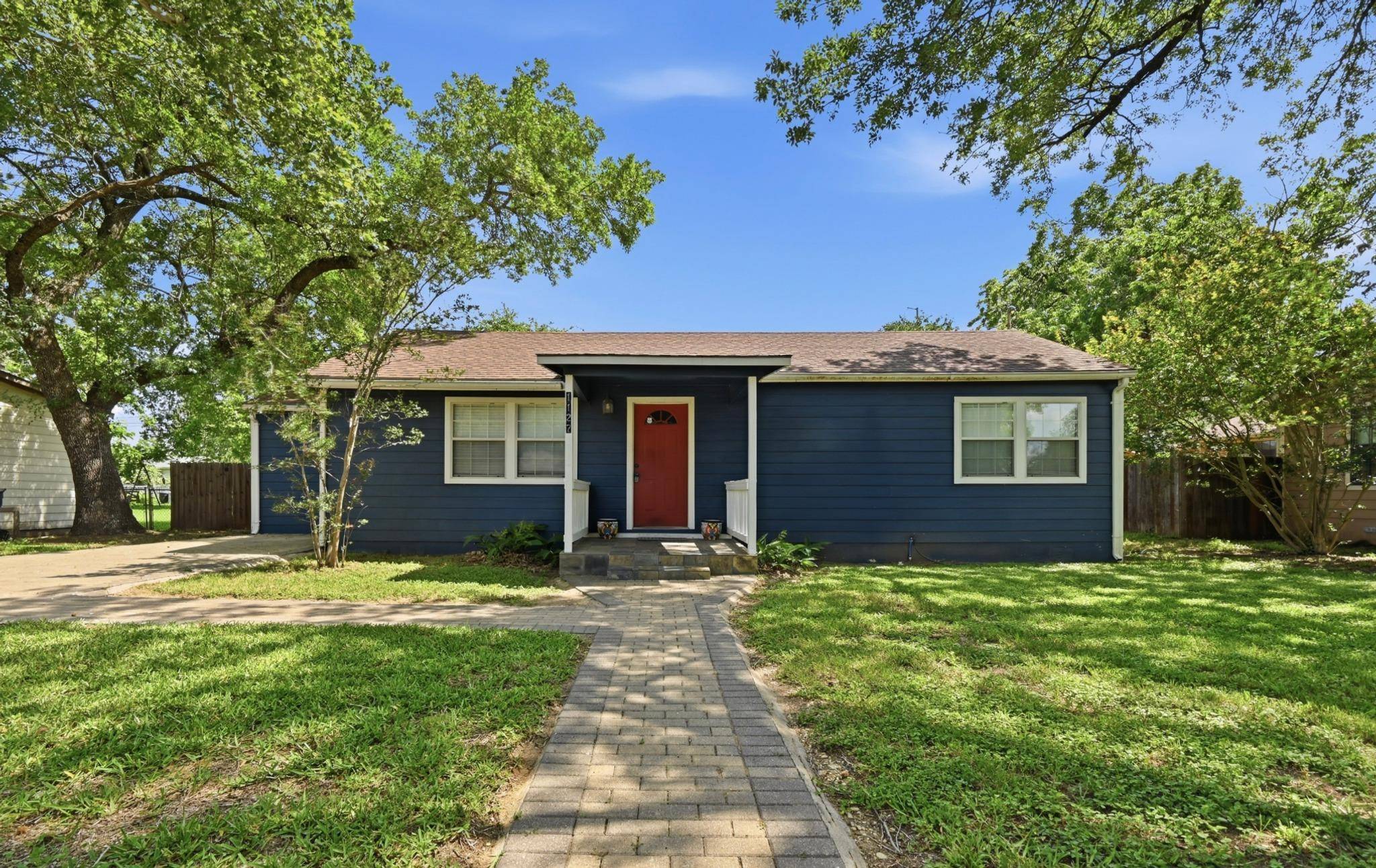 1127 Parr ST, Luling, TX 78648