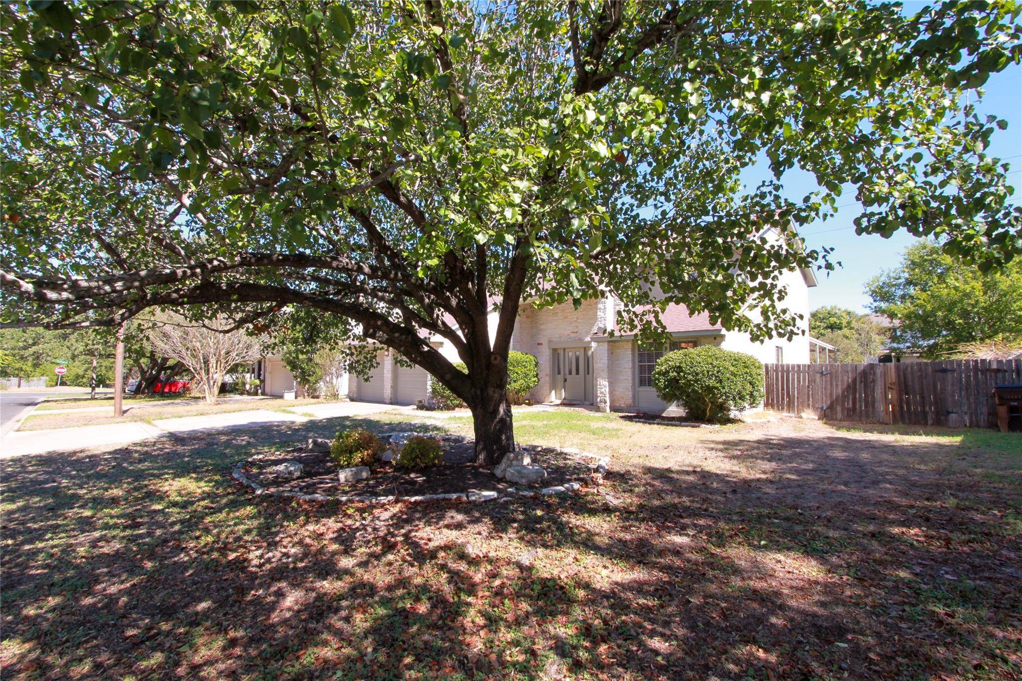 1809 Fawn Ridge TRL, Round Rock, TX 78681
