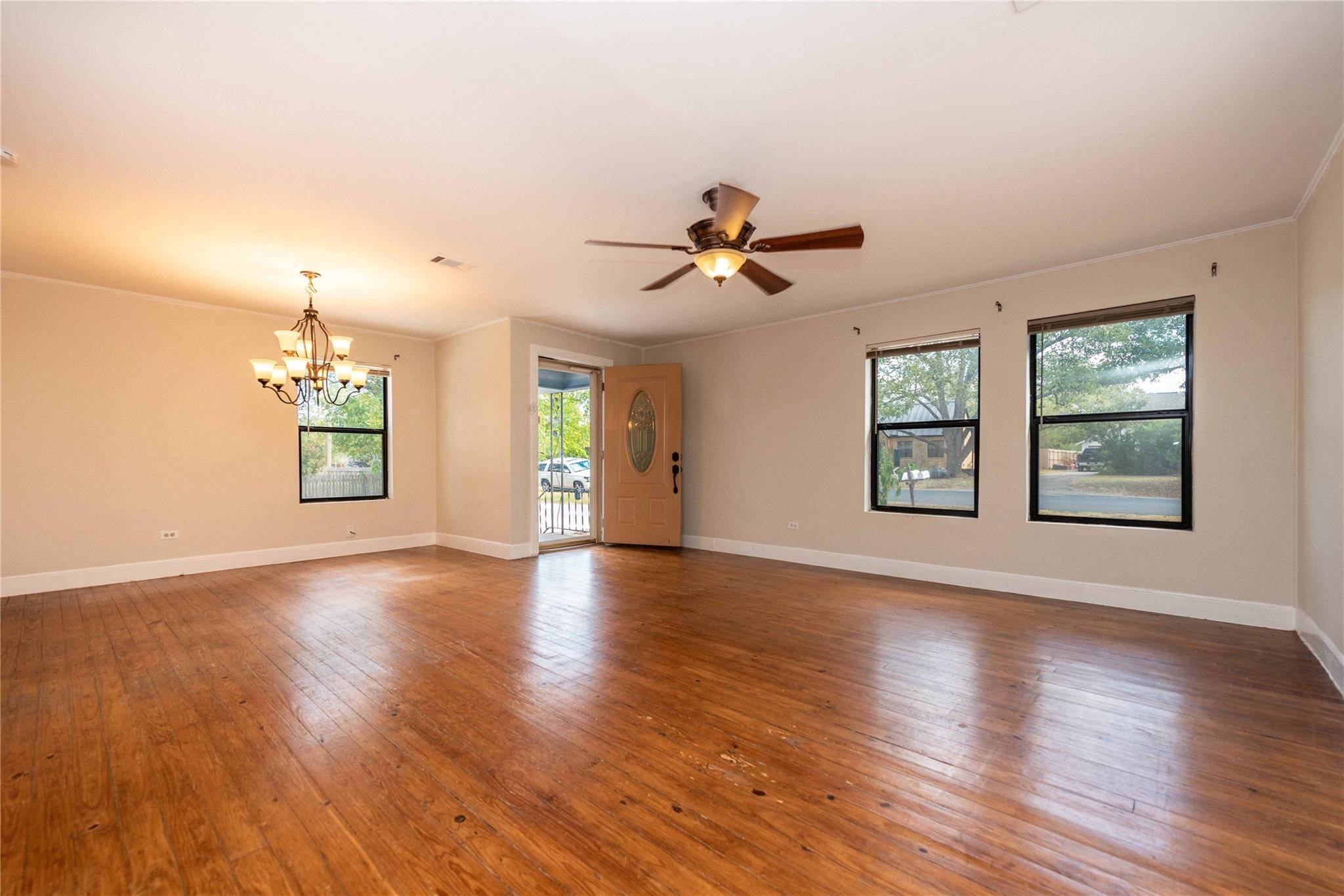 406 Lexington RD #1, Elgin, TX 78621