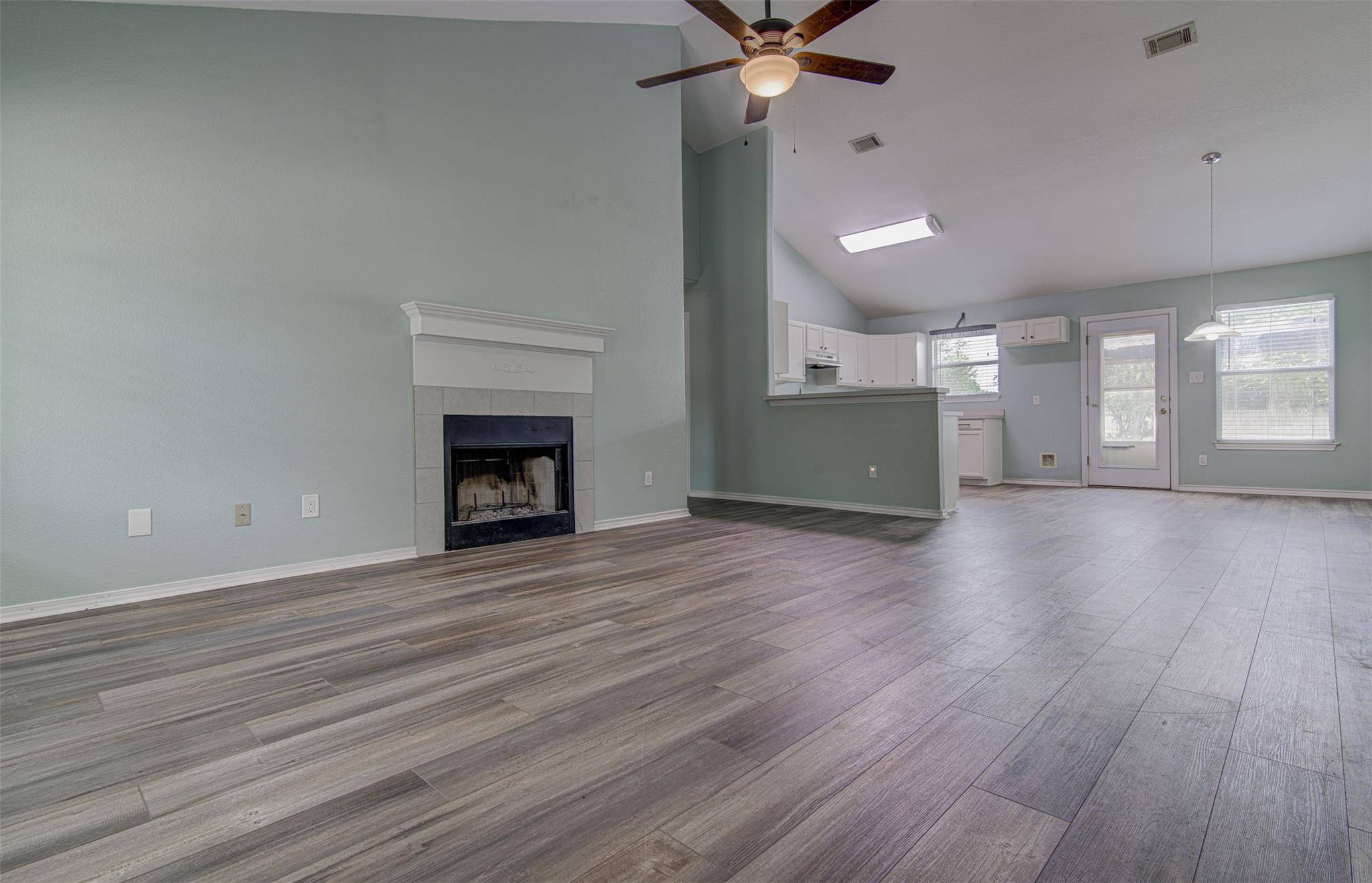 107 W Pauwela LN, Bastrop, TX 78602