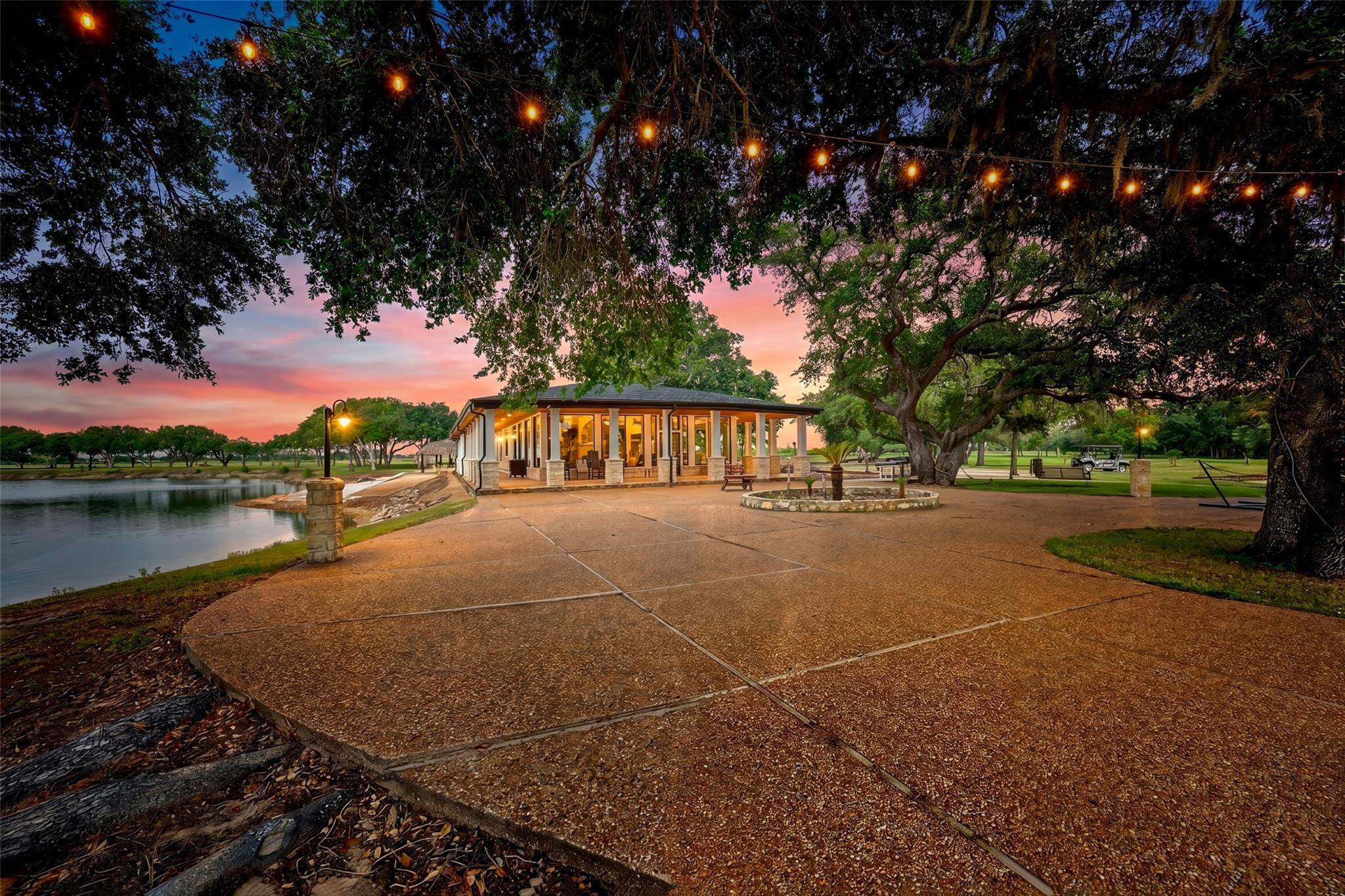 5523 Ehrman Lake LN, Wallis, TX 77485