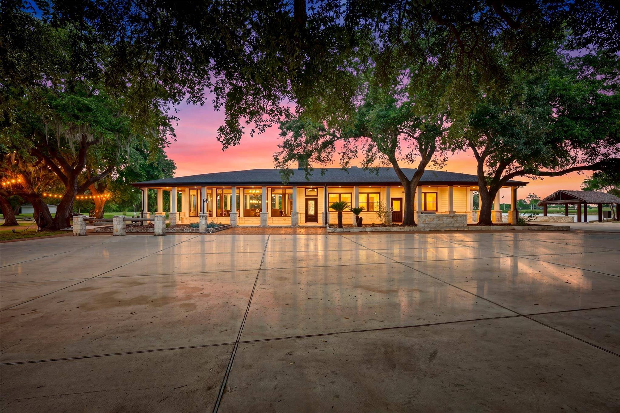 5523 Ehrman Lake LN, Wallis, TX 77485