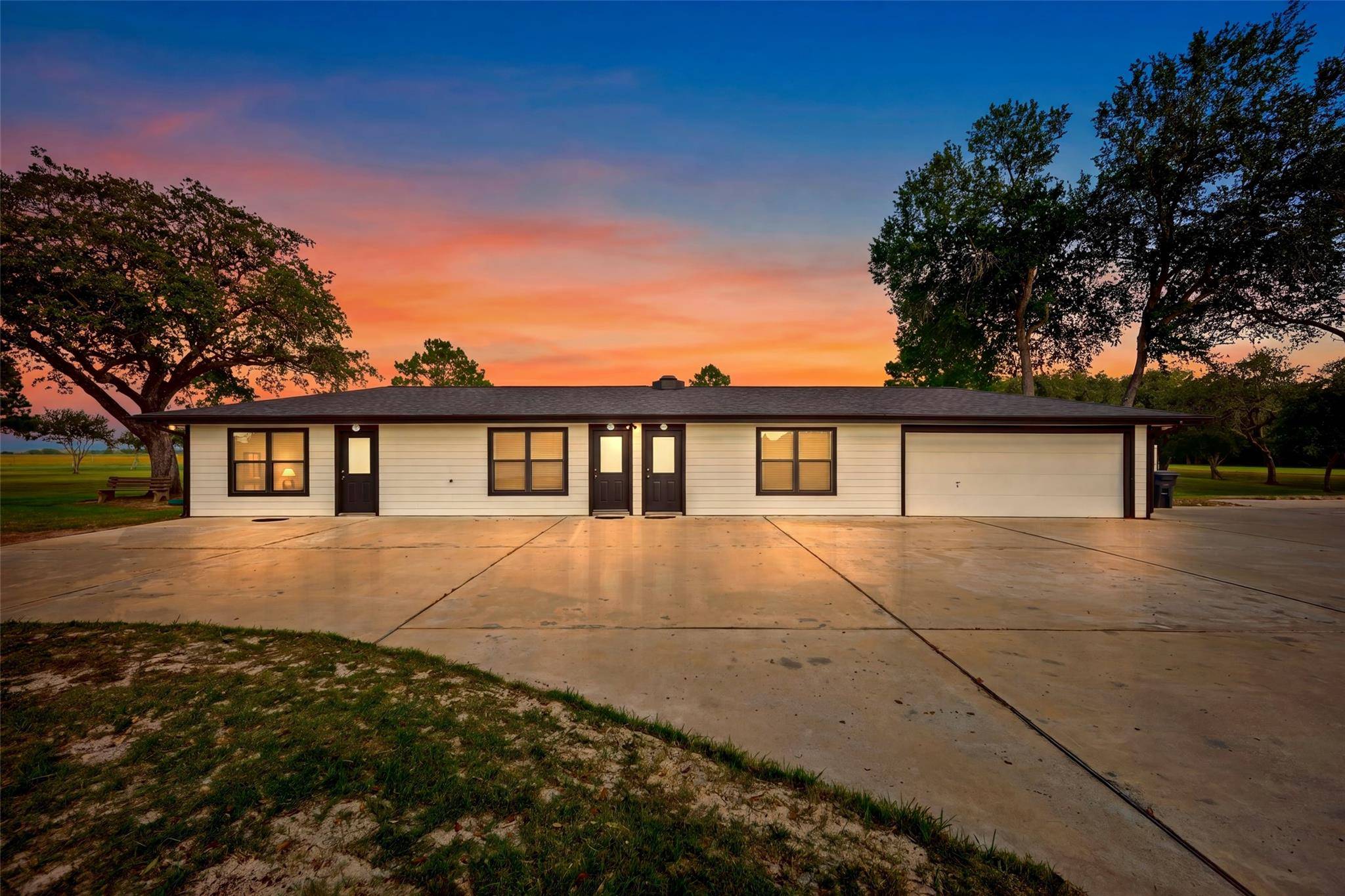 5523 Ehrman Lake LN, Wallis, TX 77485