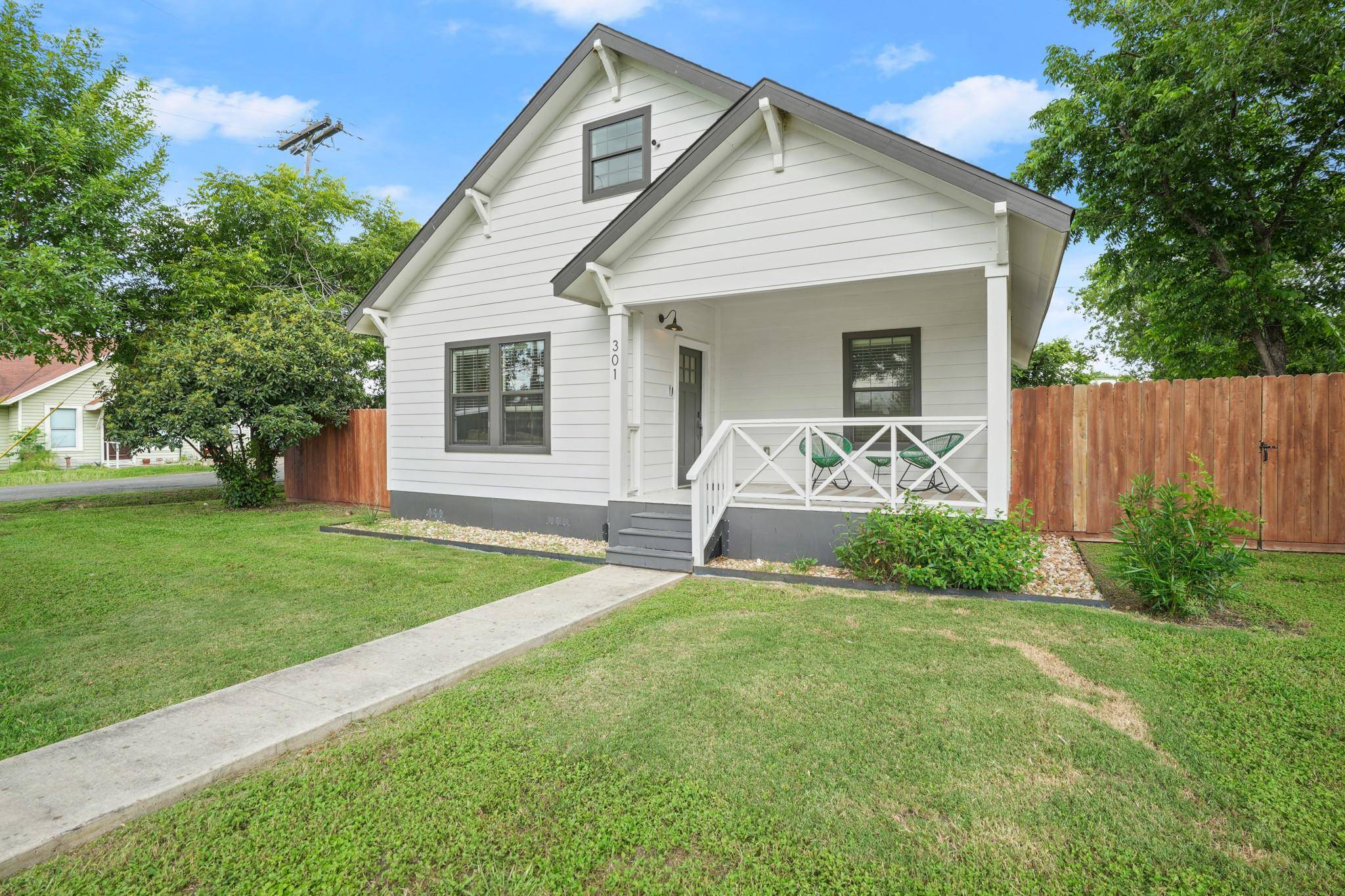 301 Old Thorndale RD, Taylor, TX 76574