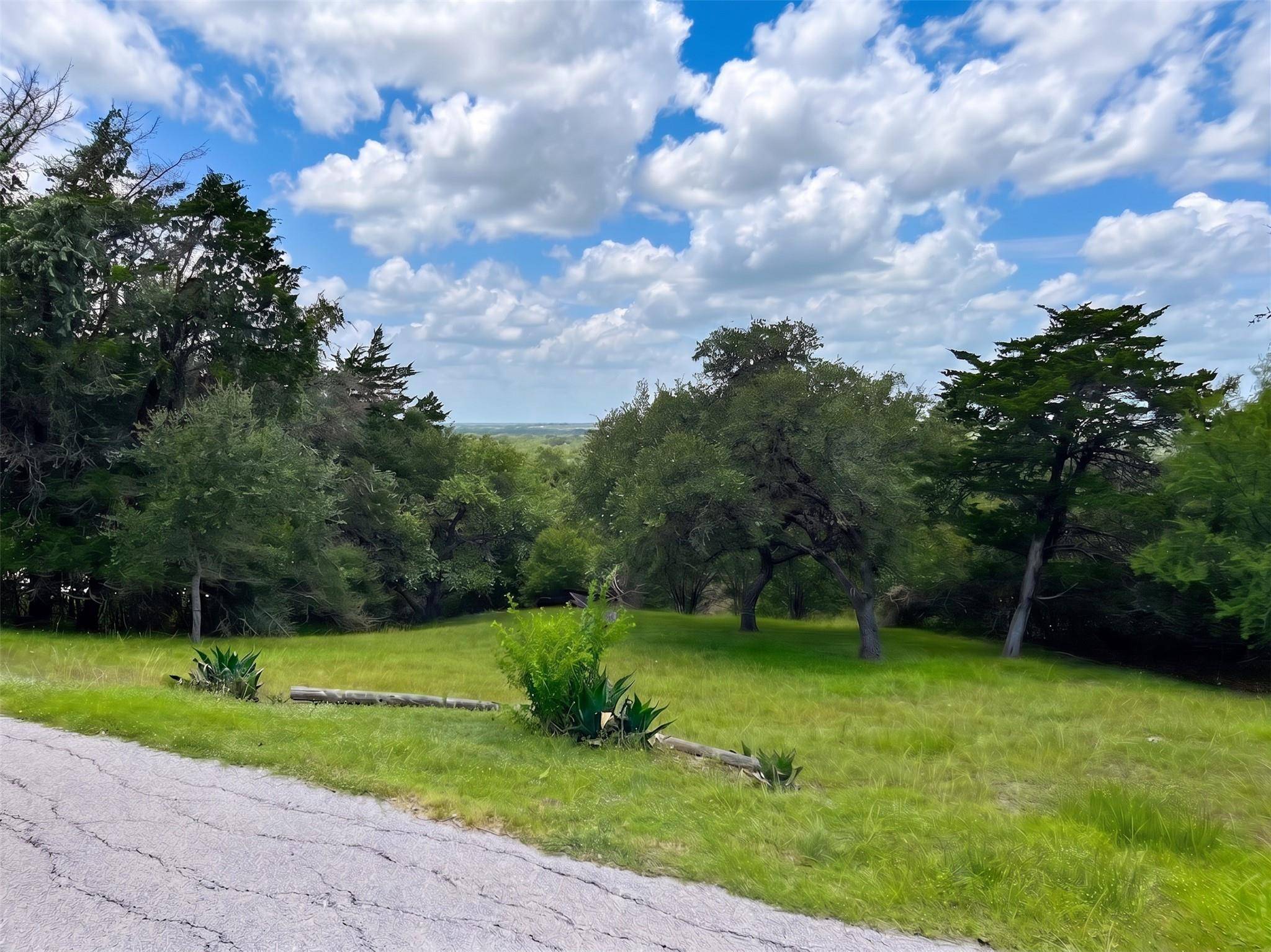 404 Valley View DR, La Grange, TX 78945