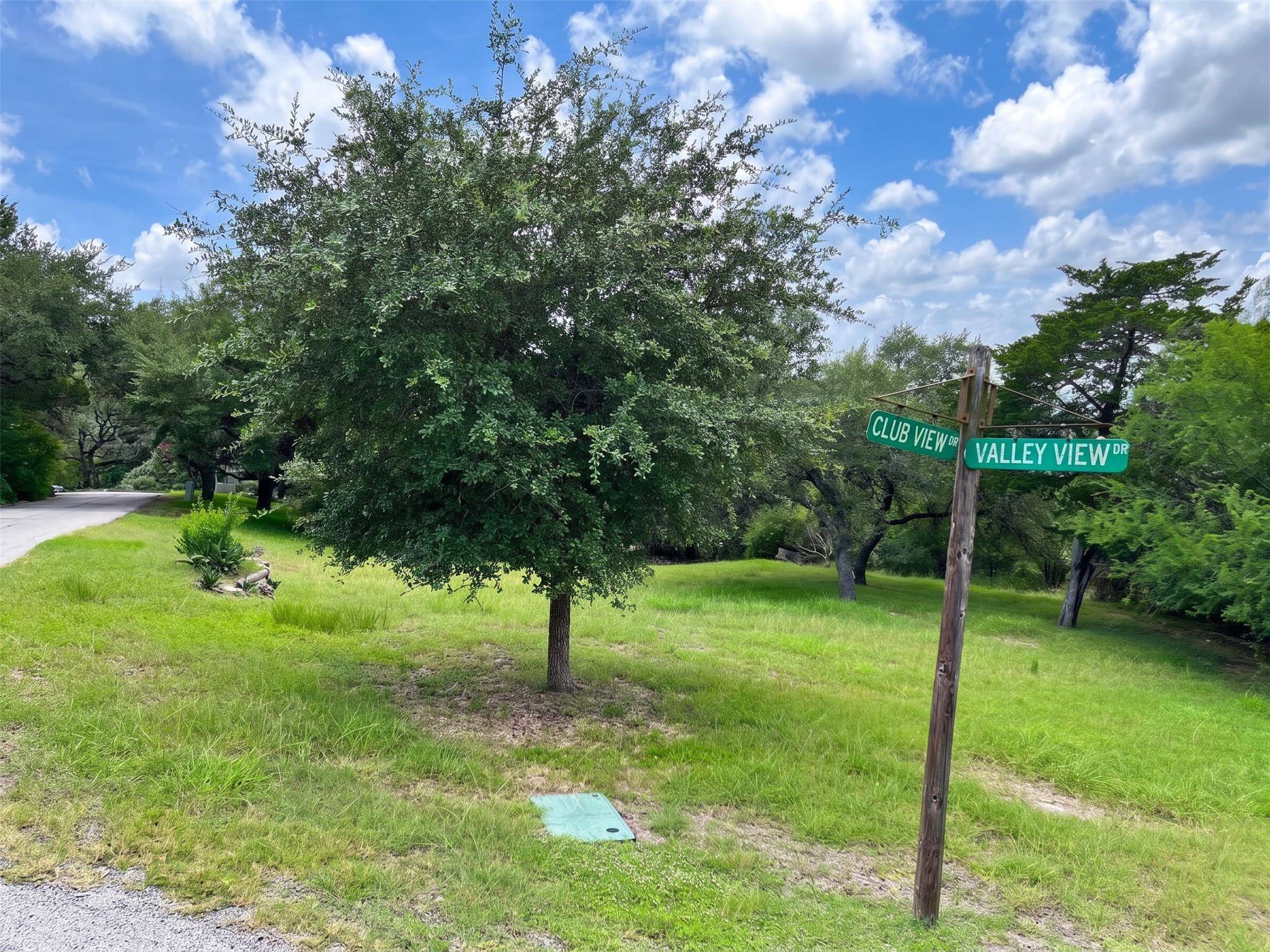 404 Valley View DR, La Grange, TX 78945