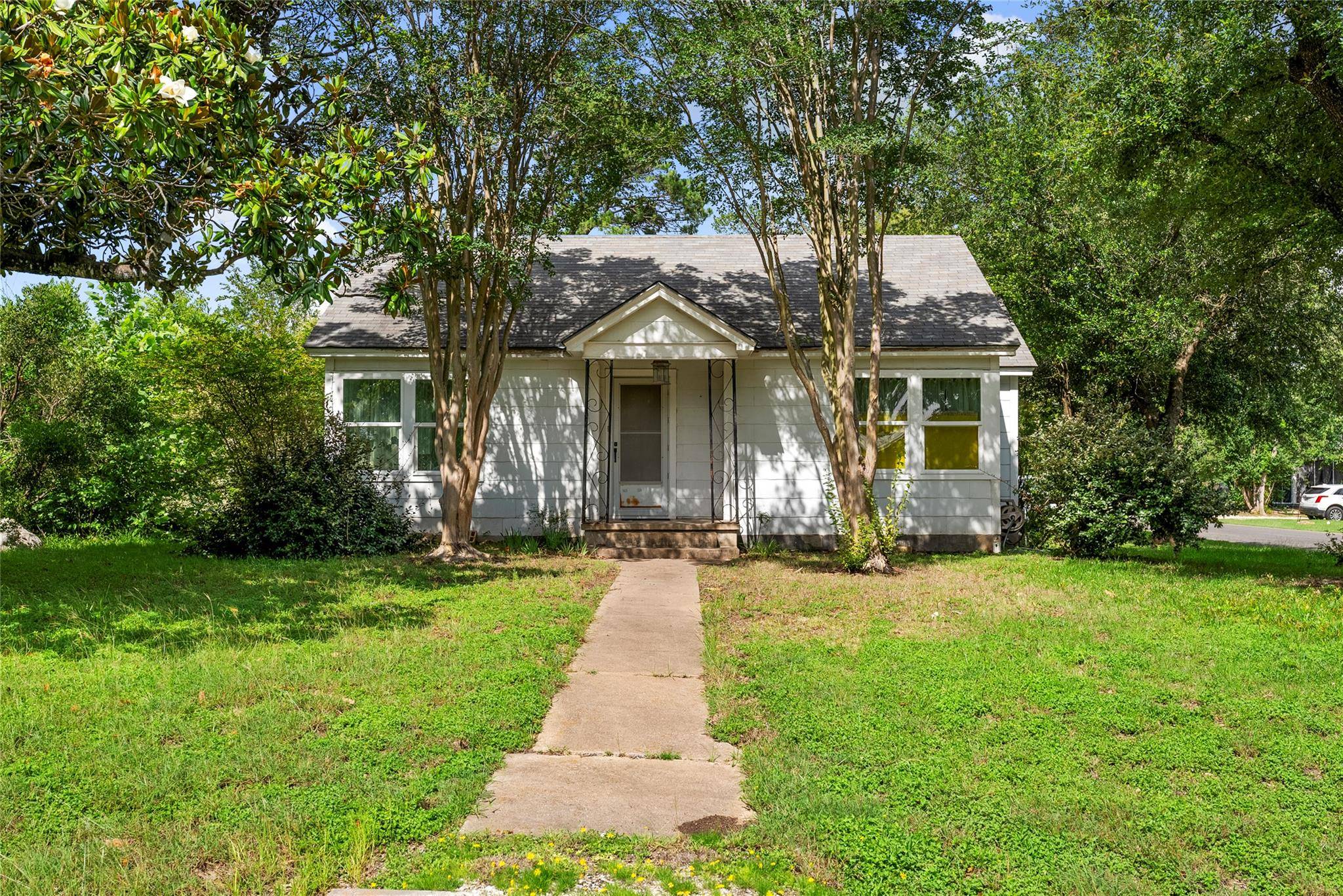 513 N Avenue F, Elgin, TX 78621