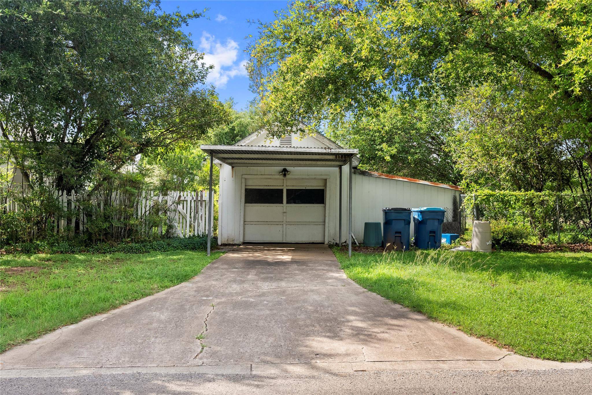513 N Avenue F, Elgin, TX 78621