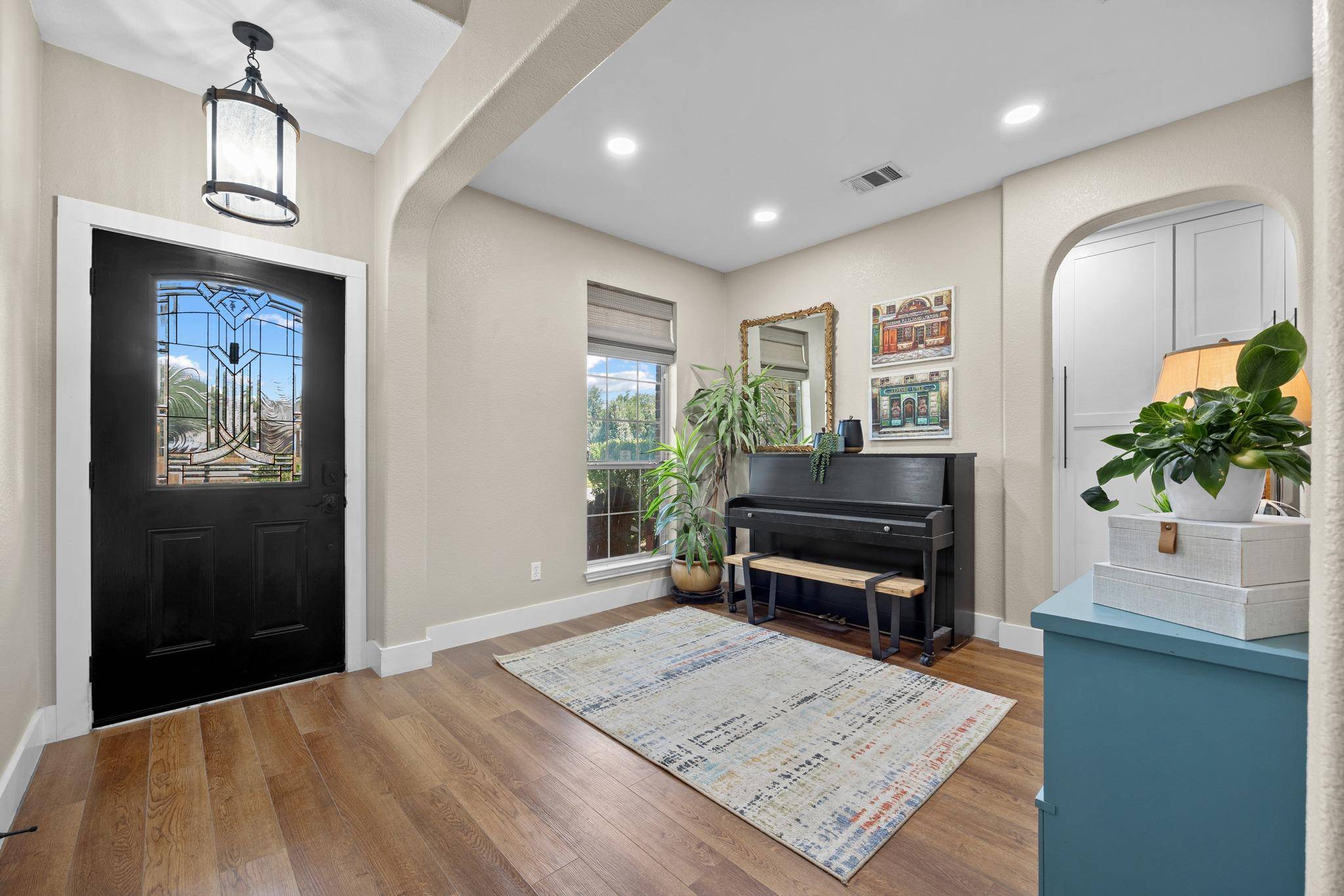 2587 Arbor DR, Round Rock, TX 78681