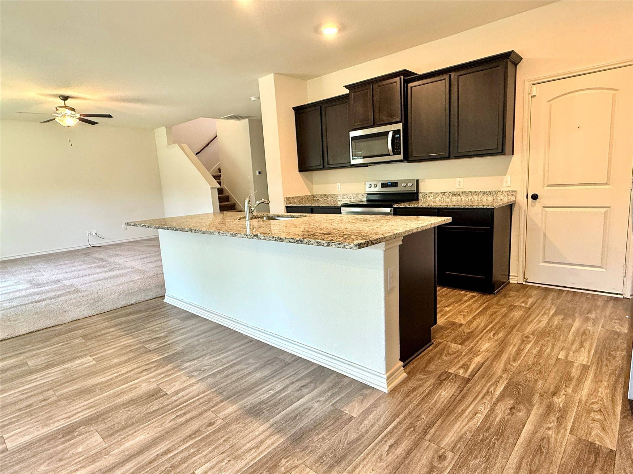 109 Sunnymeade LN, Jarrell, TX 76537