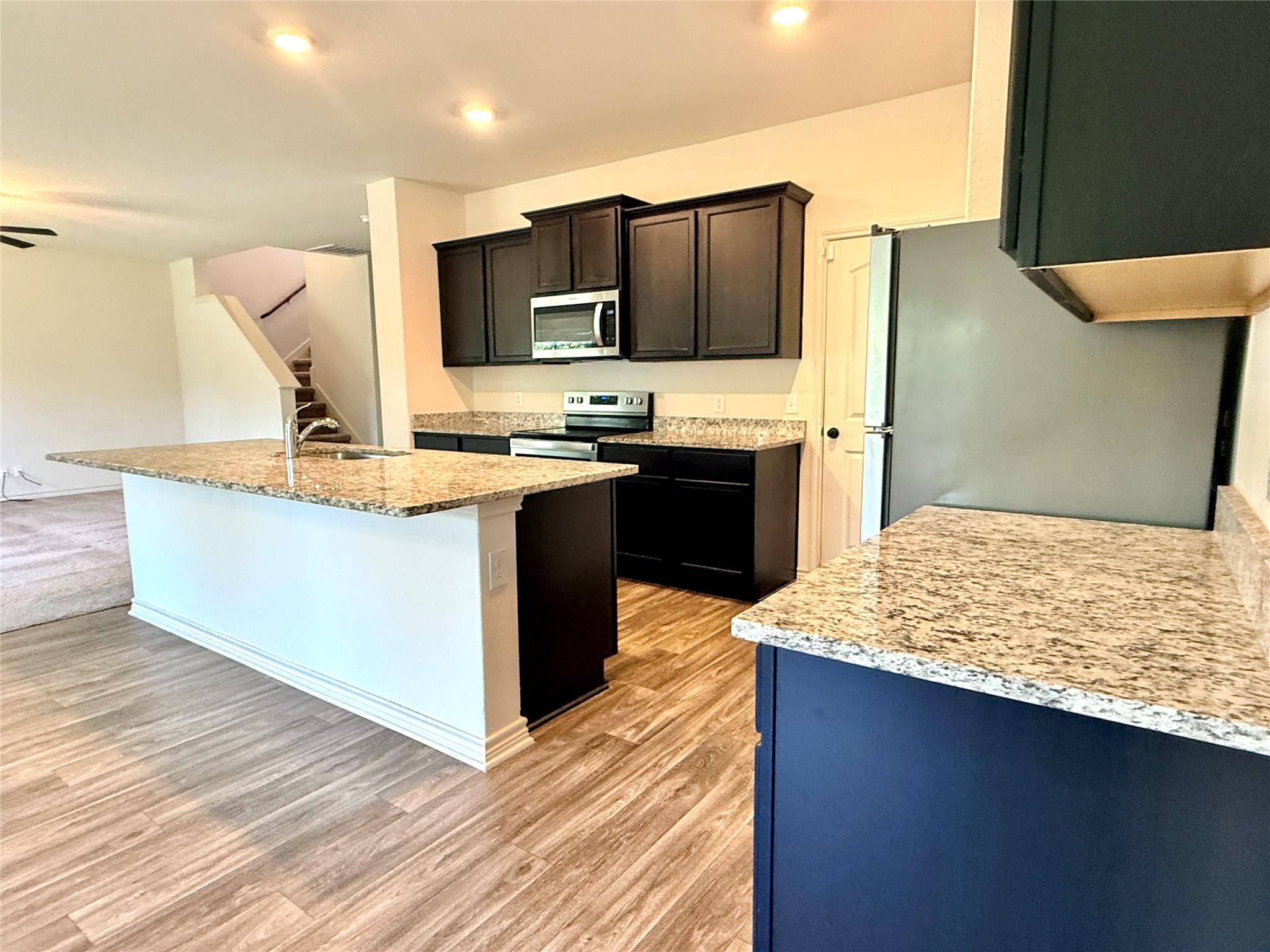 109 Sunnymeade LN, Jarrell, TX 76537