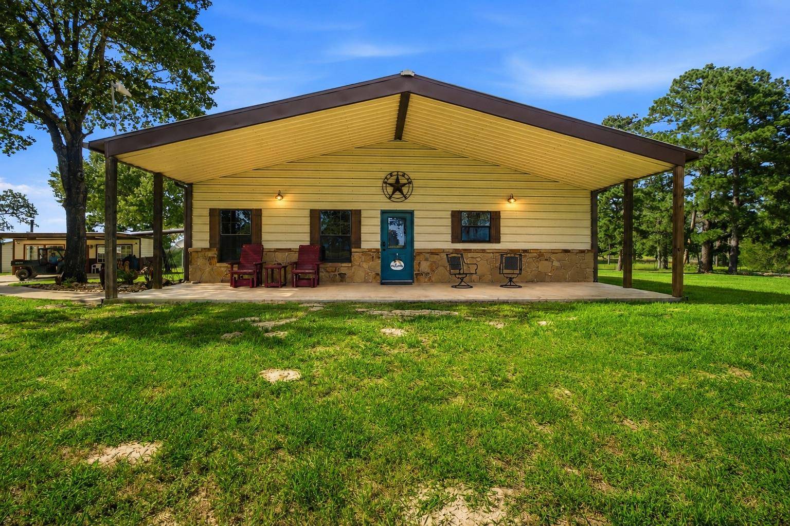 318 Grey Wolf LN, Bastrop, TX 78602