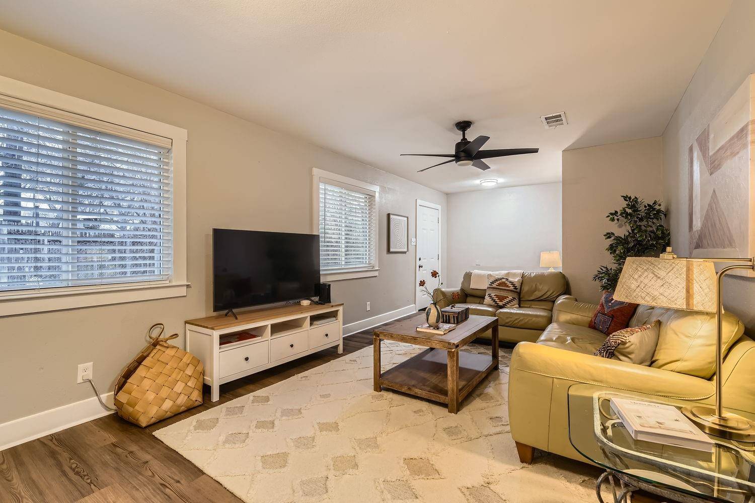 6108 Calmar CV #B, Austin, TX 78721