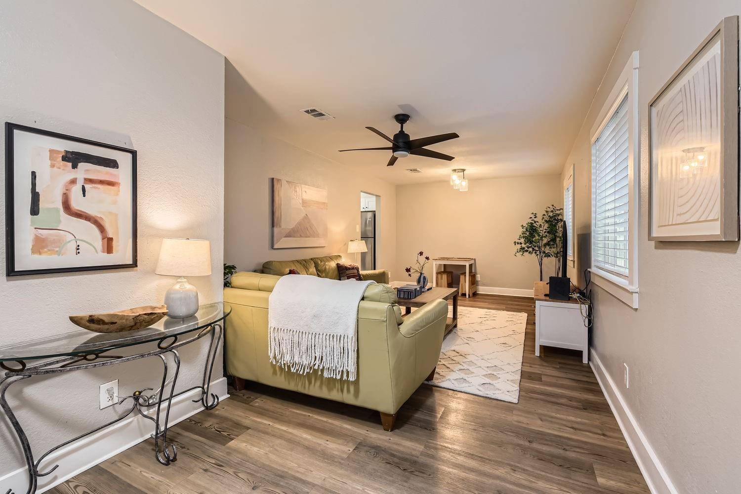 6108 Calmar CV #B, Austin, TX 78721