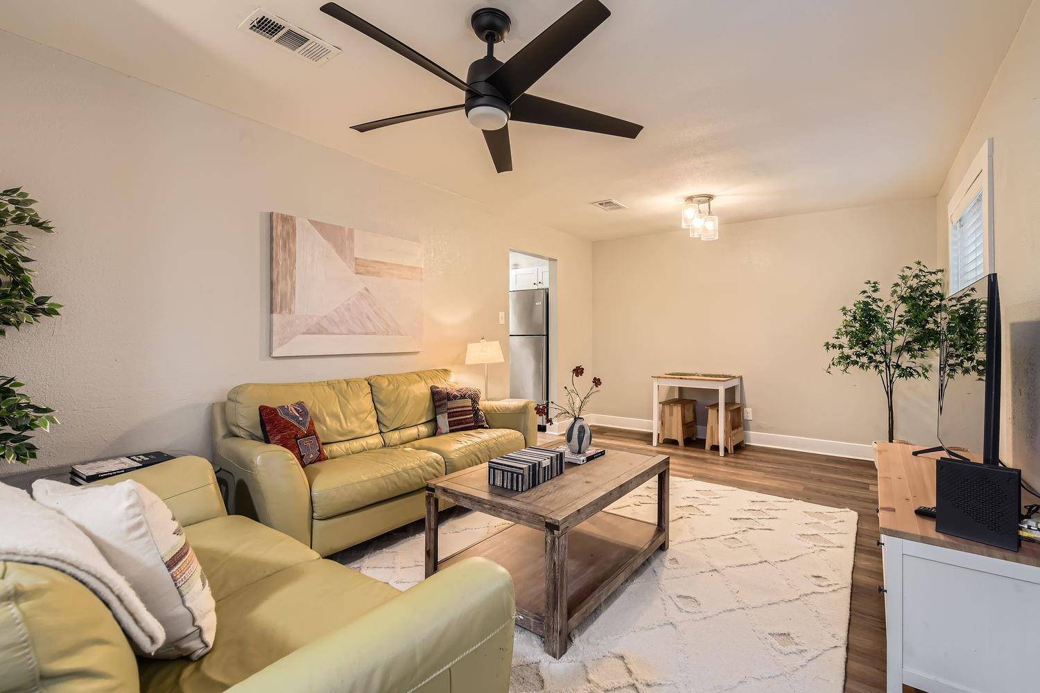 6108 Calmar CV #B, Austin, TX 78721