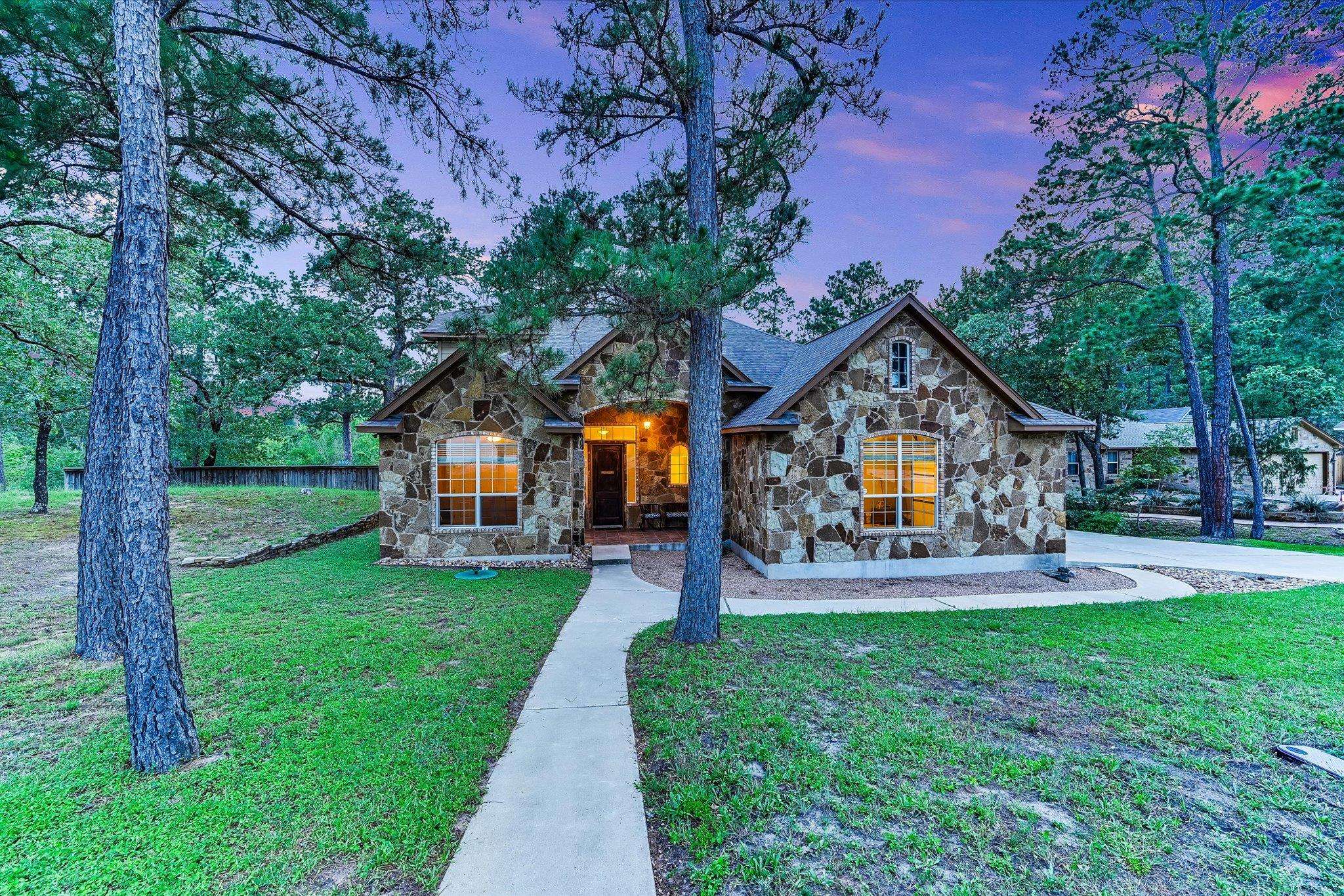 344 Tahitian DR, Bastrop, TX 78602