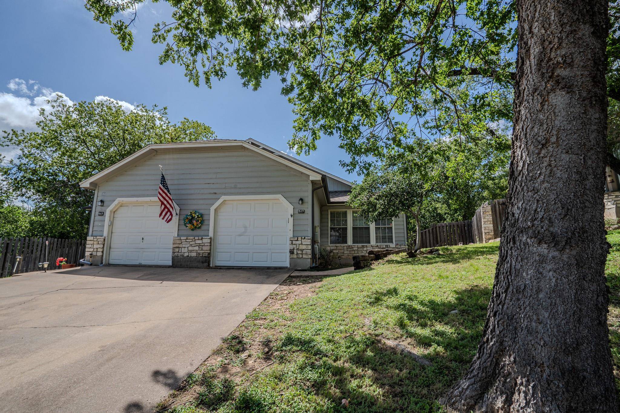 517 Cutty TRL #B, Lakeway, TX 78734
