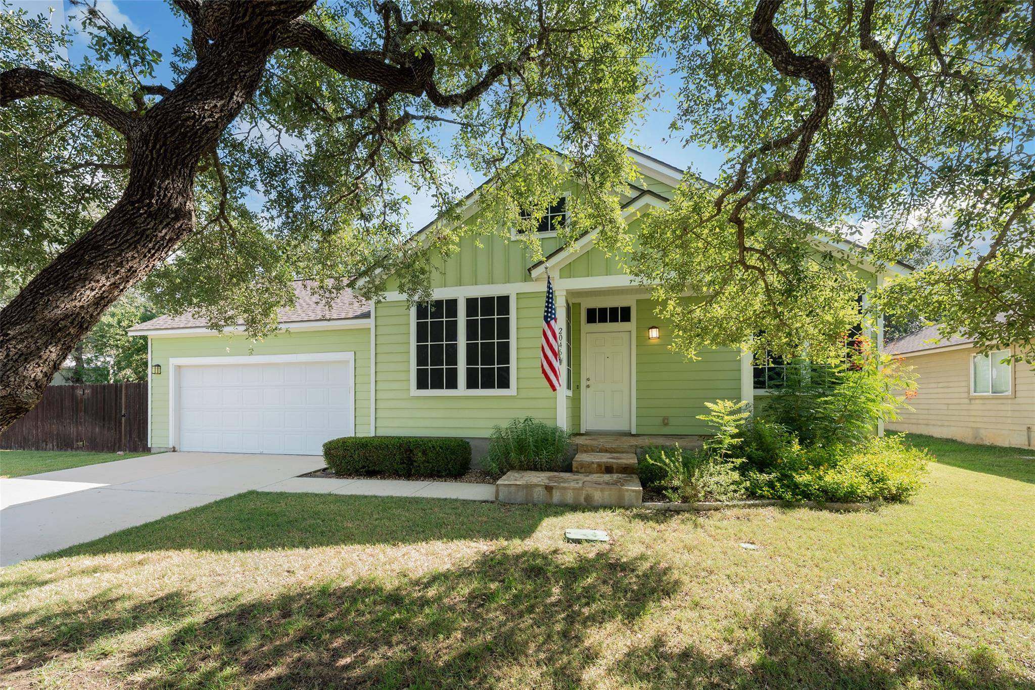 2046 Ridge View DR, San Marcos, TX 78666
