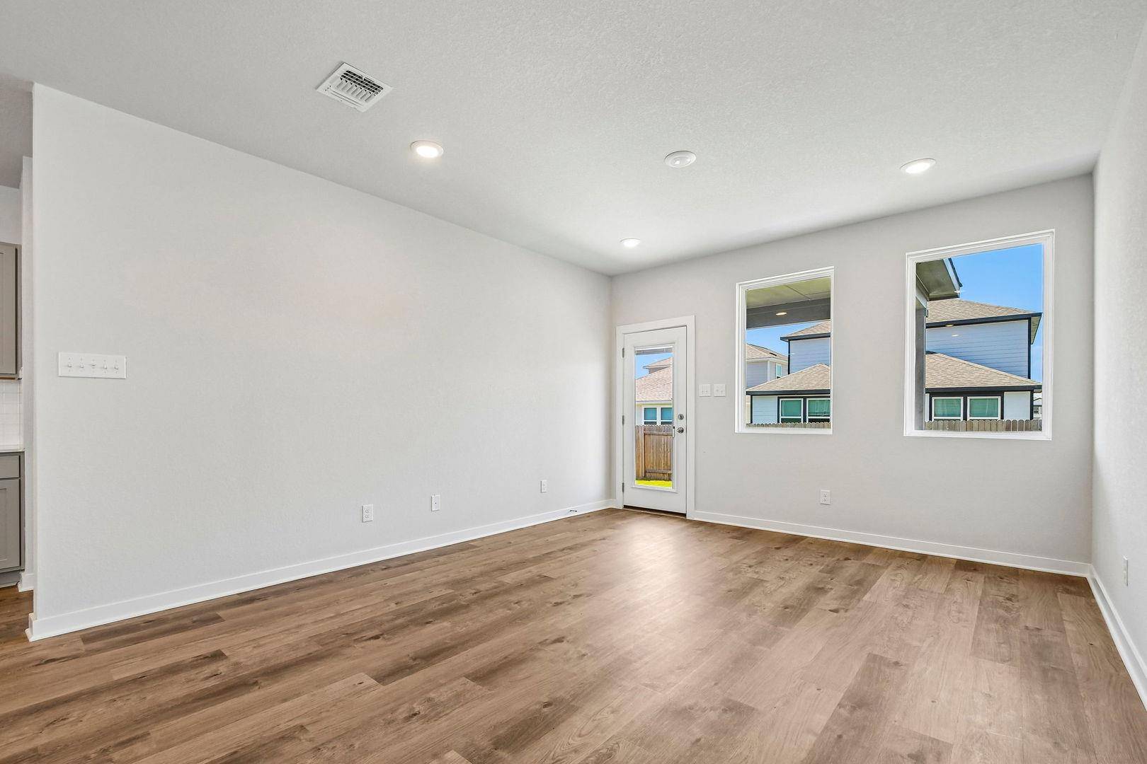 217 Firefox WAY, Jarrell, TX 76537