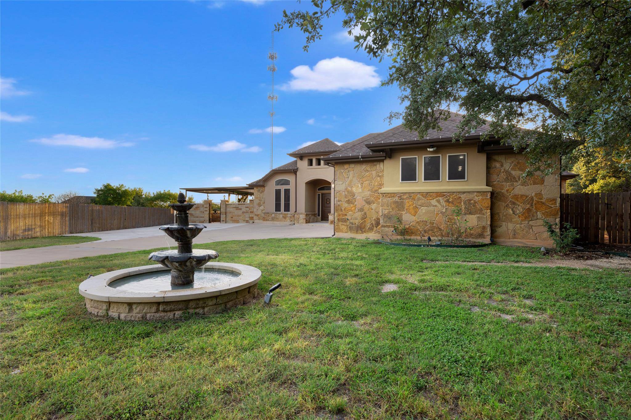321 Sarahs LN, Liberty Hill, TX 78642