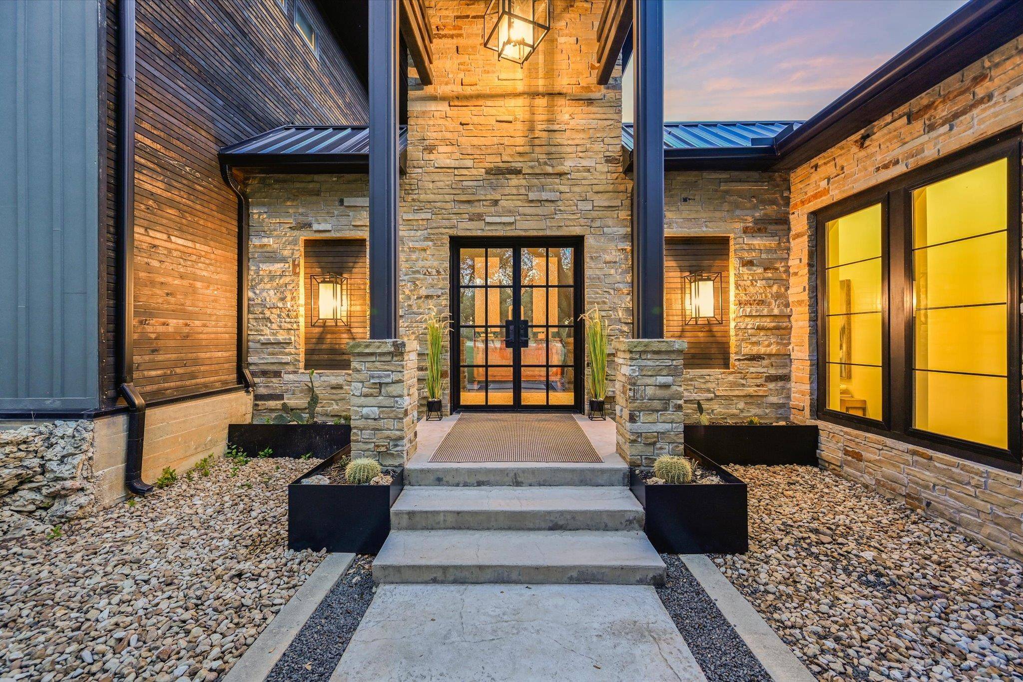 297 Blue Sky LN, Wimberley, TX 78676