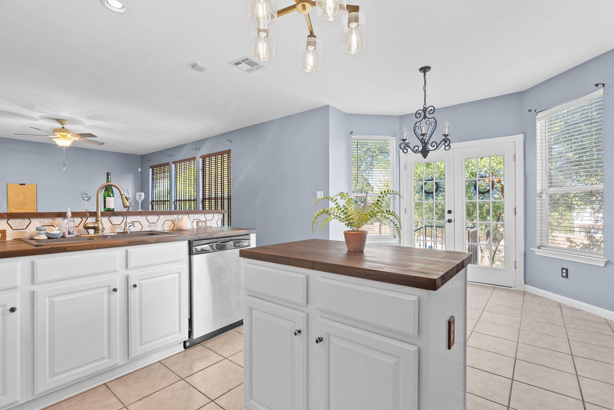 2128 Faldo LN, Round Rock, TX 78664