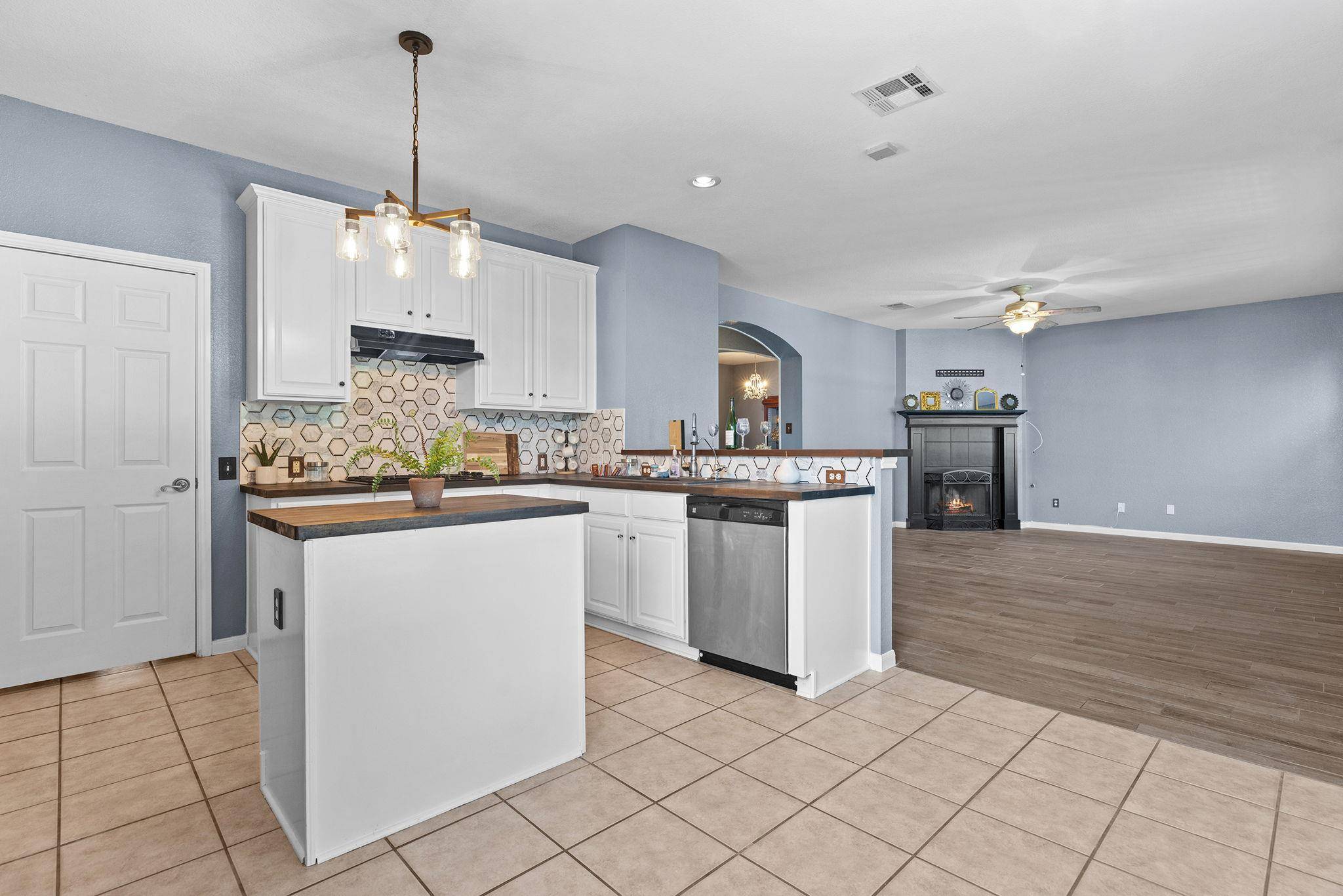2128 Faldo LN, Round Rock, TX 78664