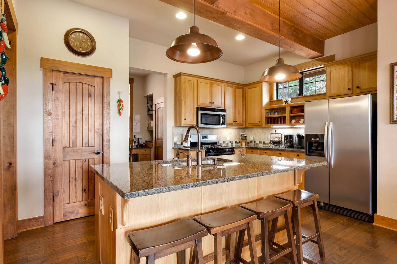 7412 Calming CT, Jonestown, TX 78645
